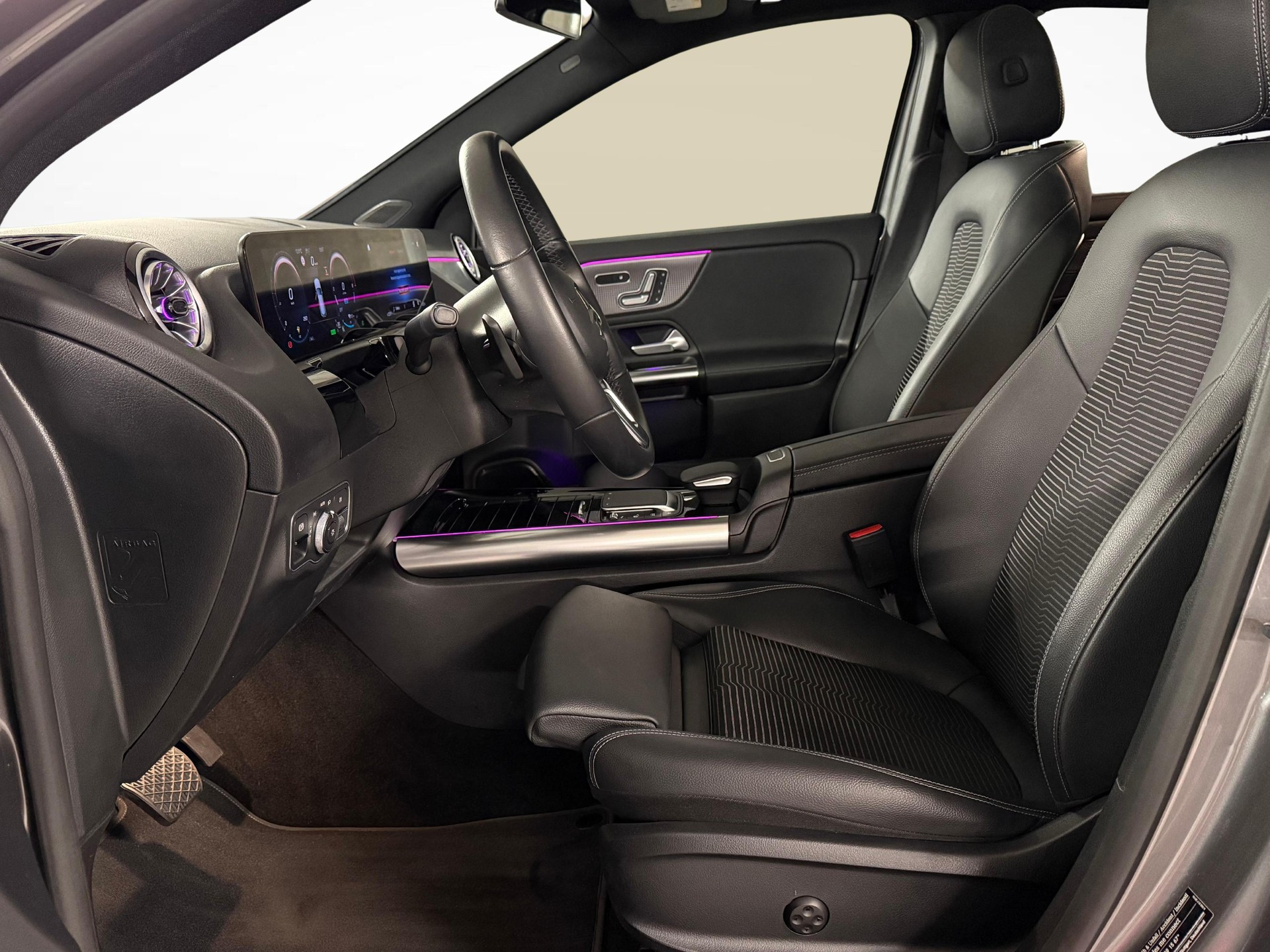 MERCEDES-BENZ GLA 250 e Style-image-11