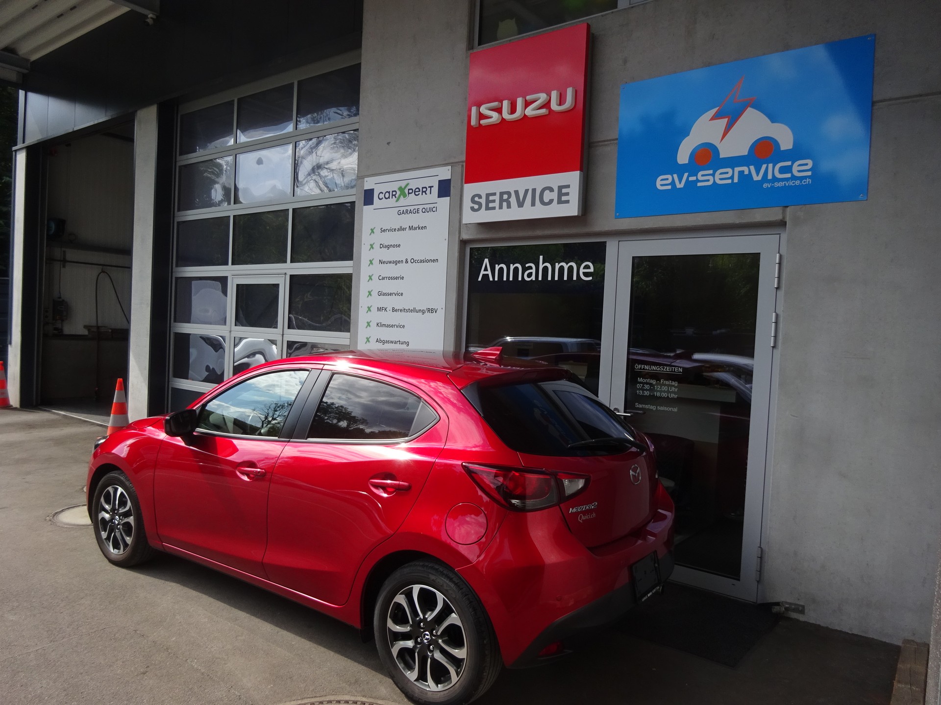 MAZDA 2 1.5 CD 16V Skyactiv-D Revolution-image-2