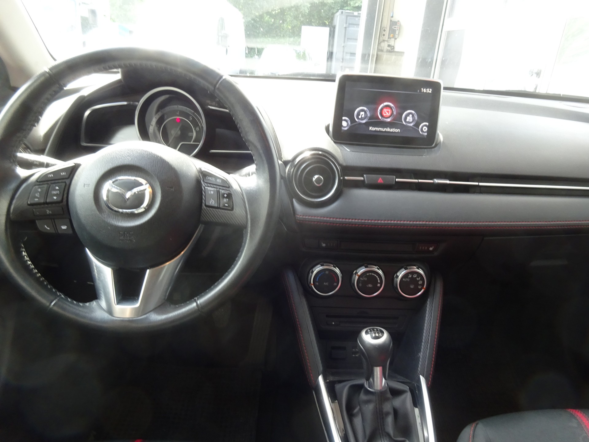 MAZDA 2 1.5 CD 16V Skyactiv-D Revolution-image-4