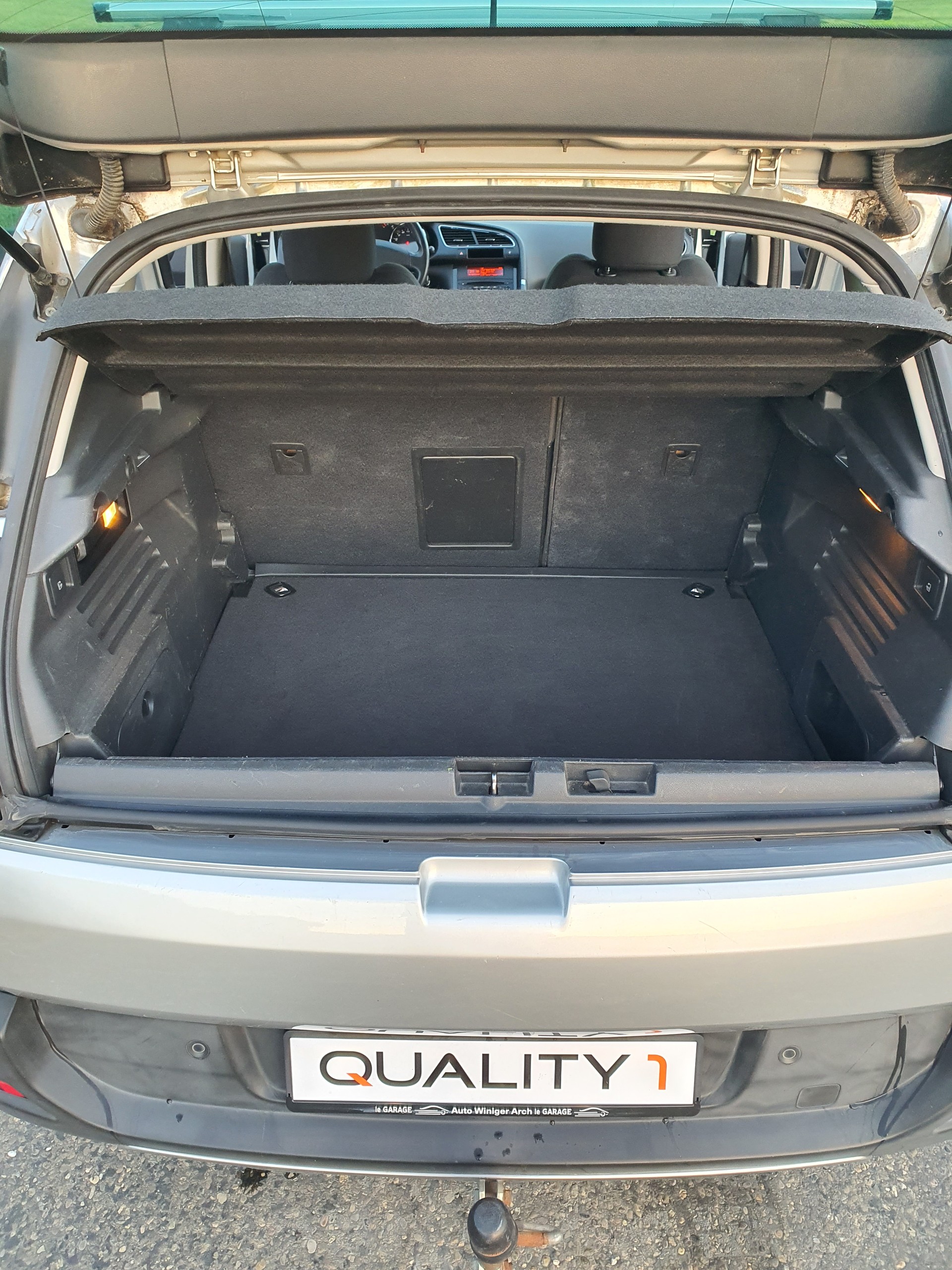 PEUGEOT 3008 1.6 16V T Swiss Edition-image-12