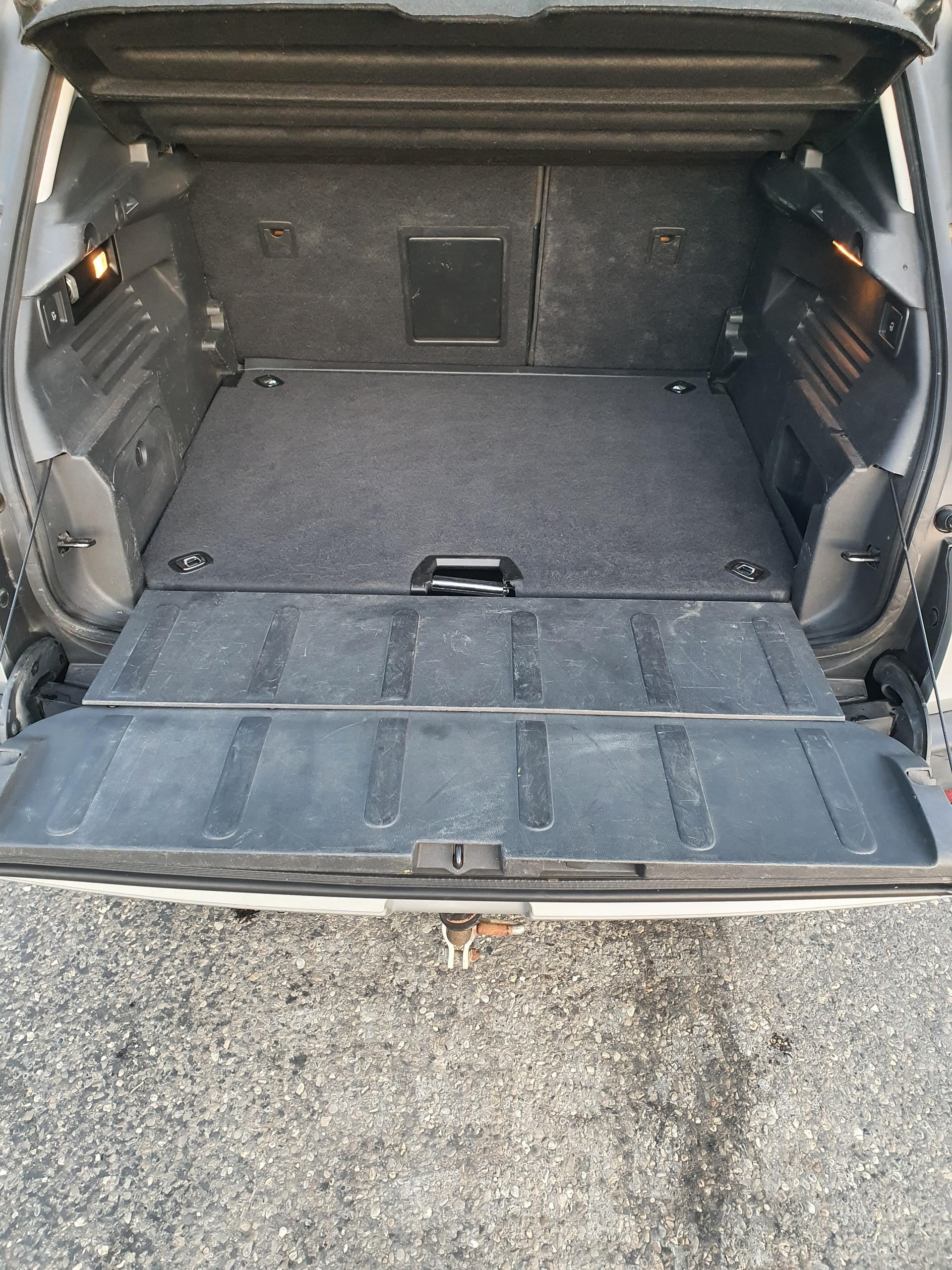 PEUGEOT 3008 1.6 16V T Swiss Edition-image-13