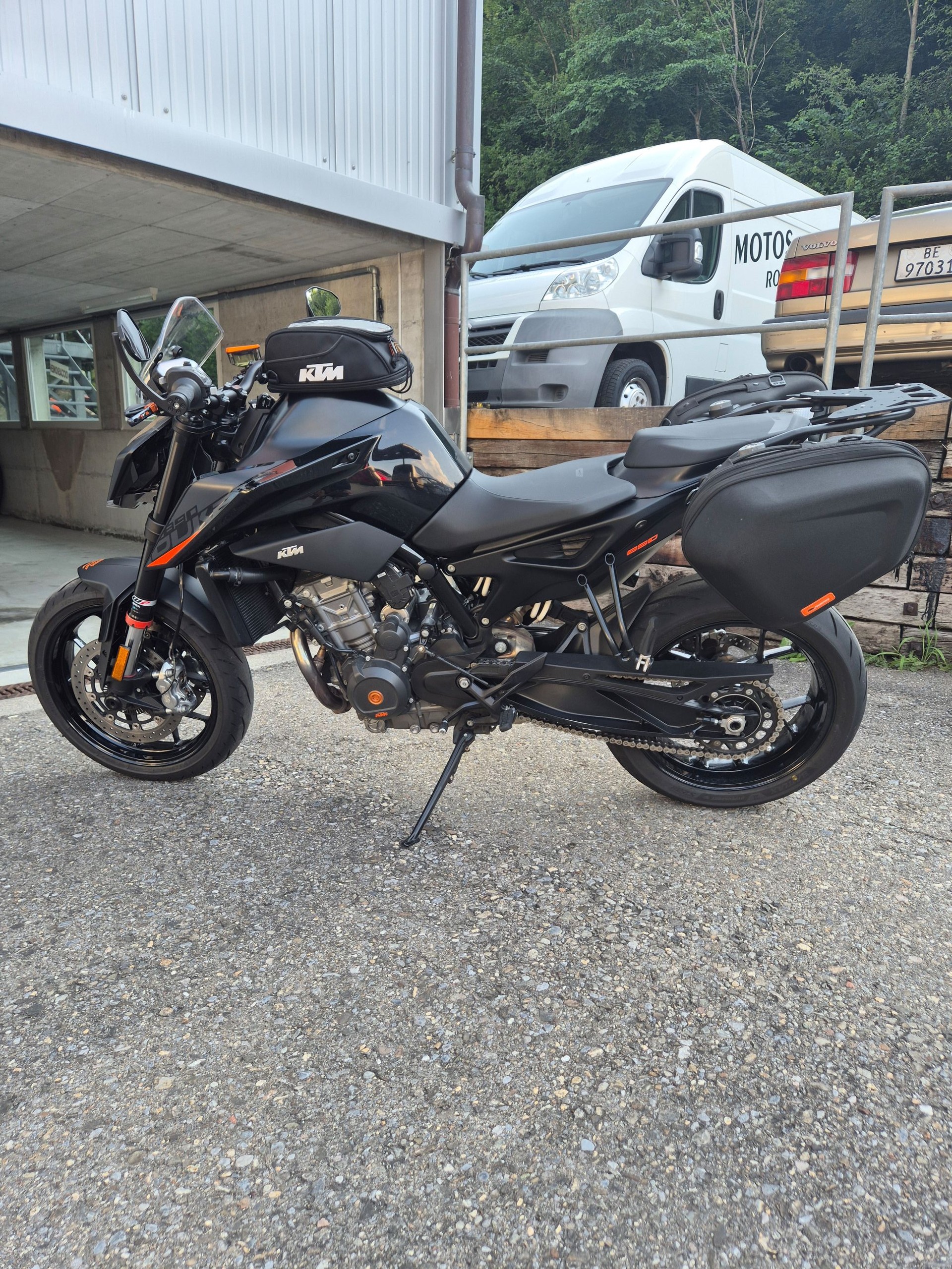 KTM 890 Duke-image-4