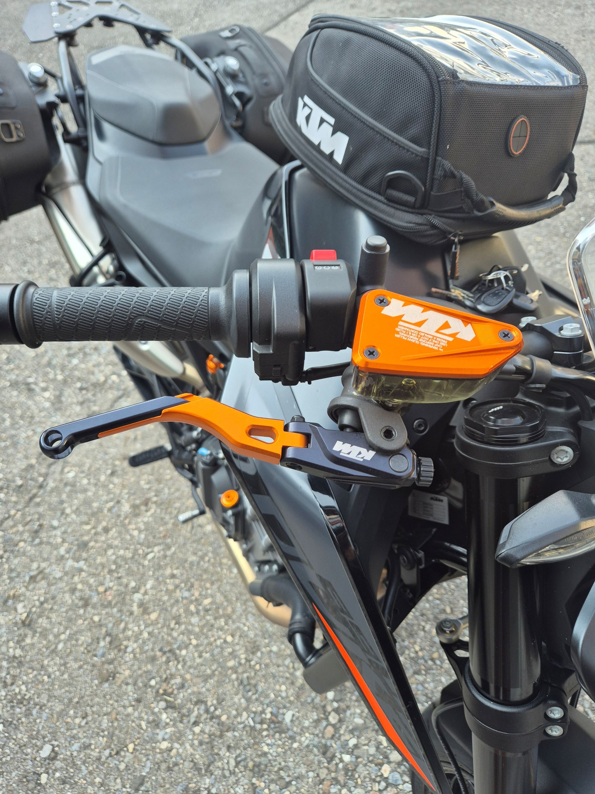 KTM 890 Duke-image-6