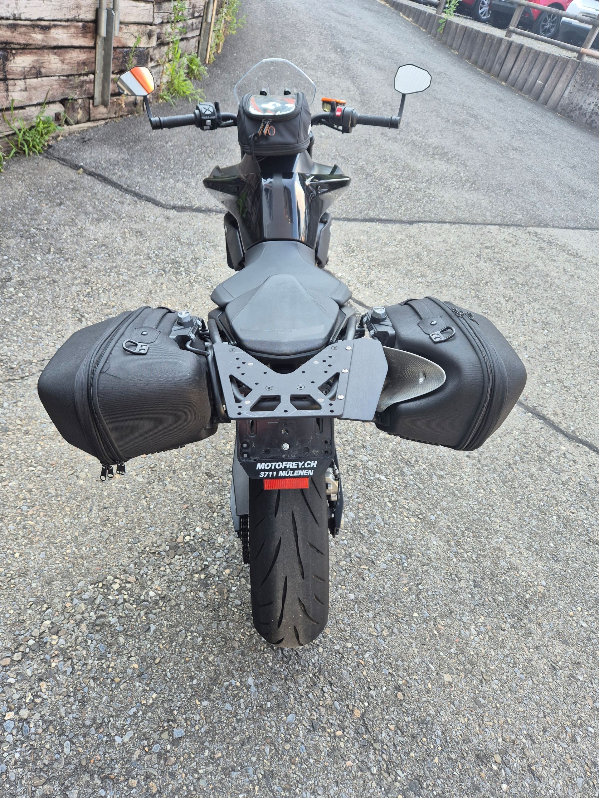 KTM 890 Duke-image-2