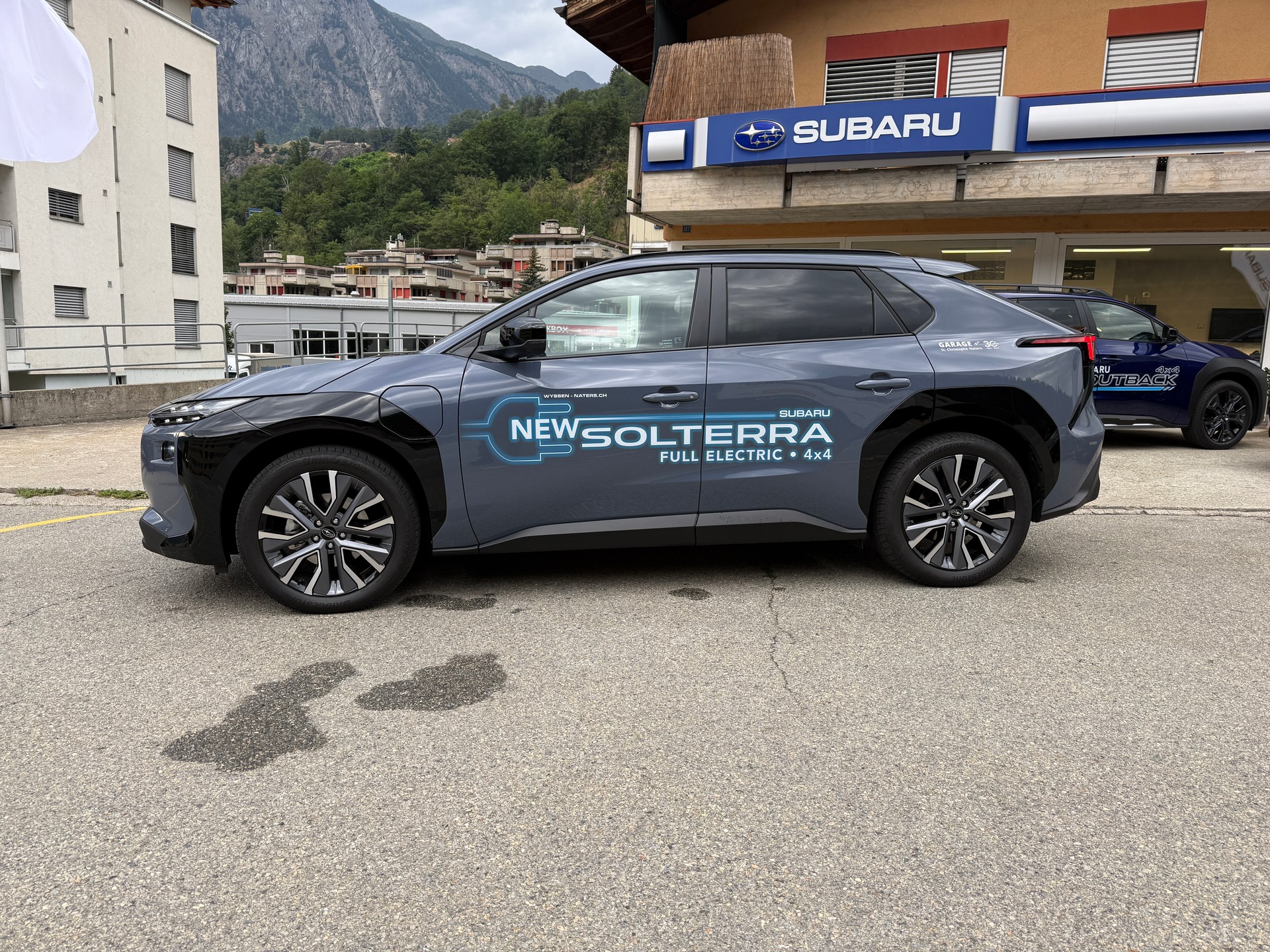 SUBARU Solterra eV Luxury AWD-showroom-element-1