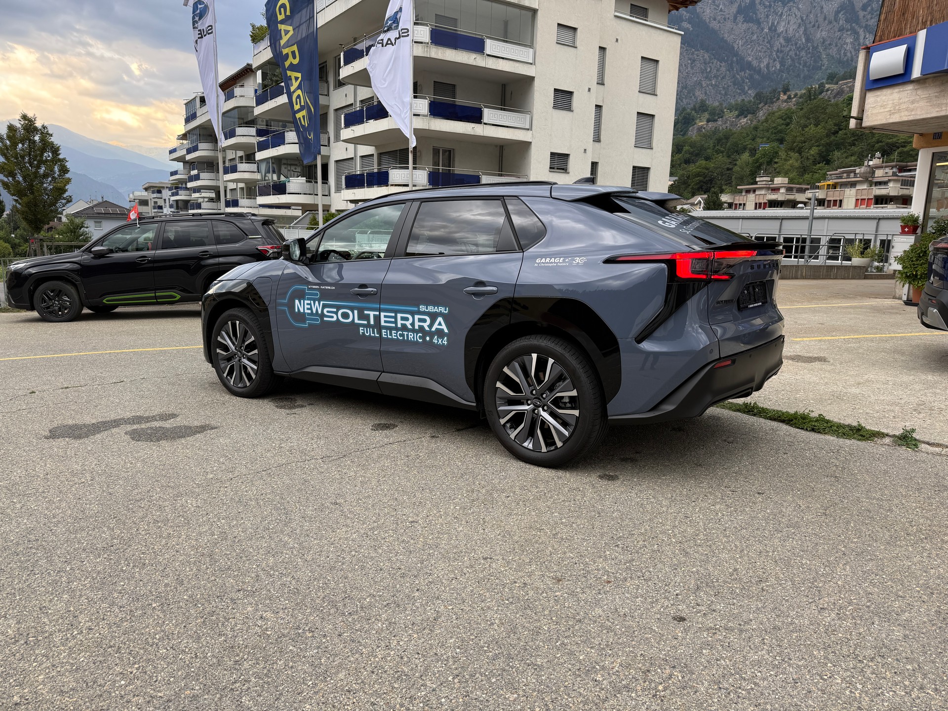 SUBARU Solterra eV Luxury AWD-showroom-element-2