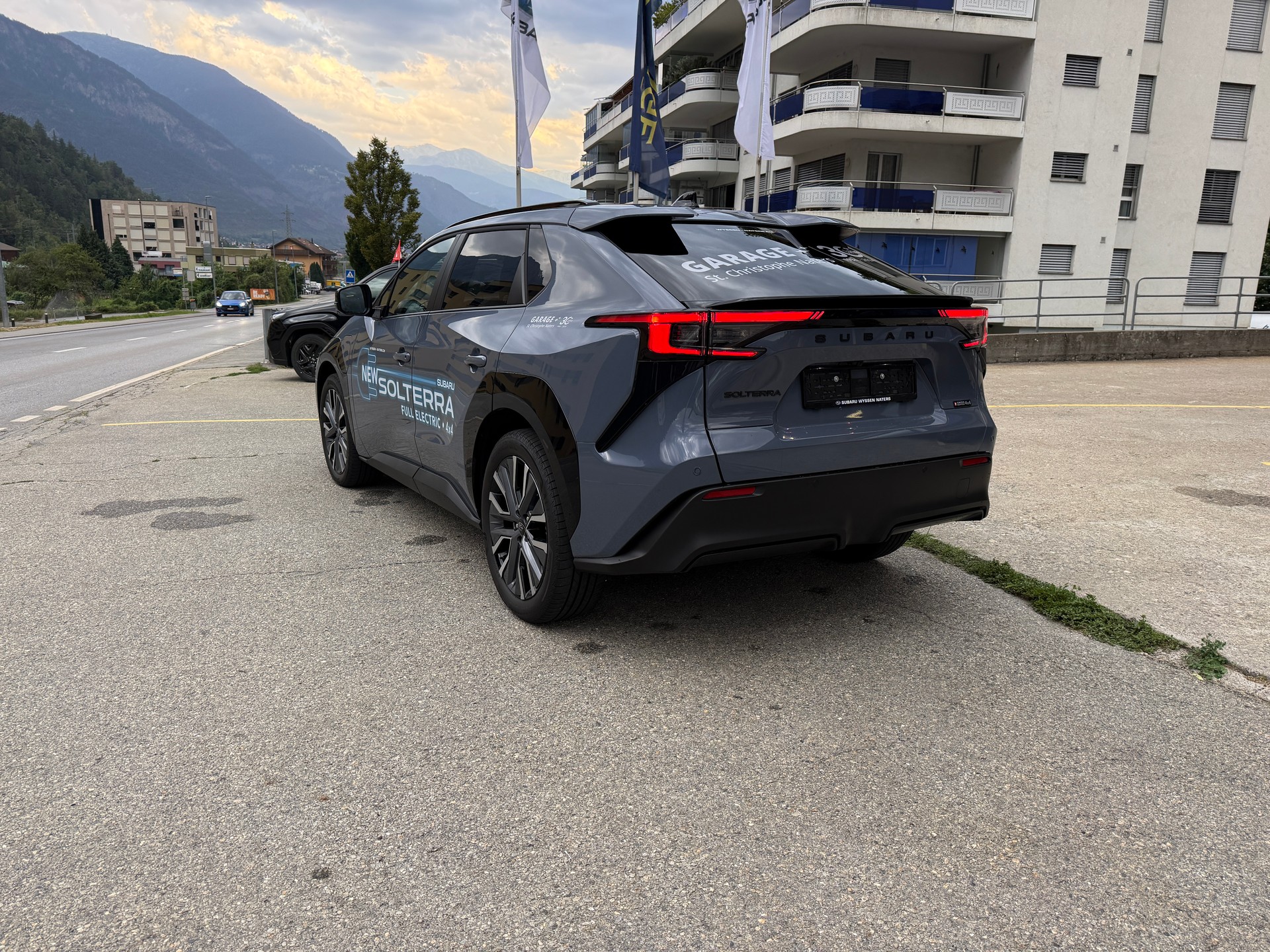 SUBARU Solterra eV Luxury AWD-showroom-element-3