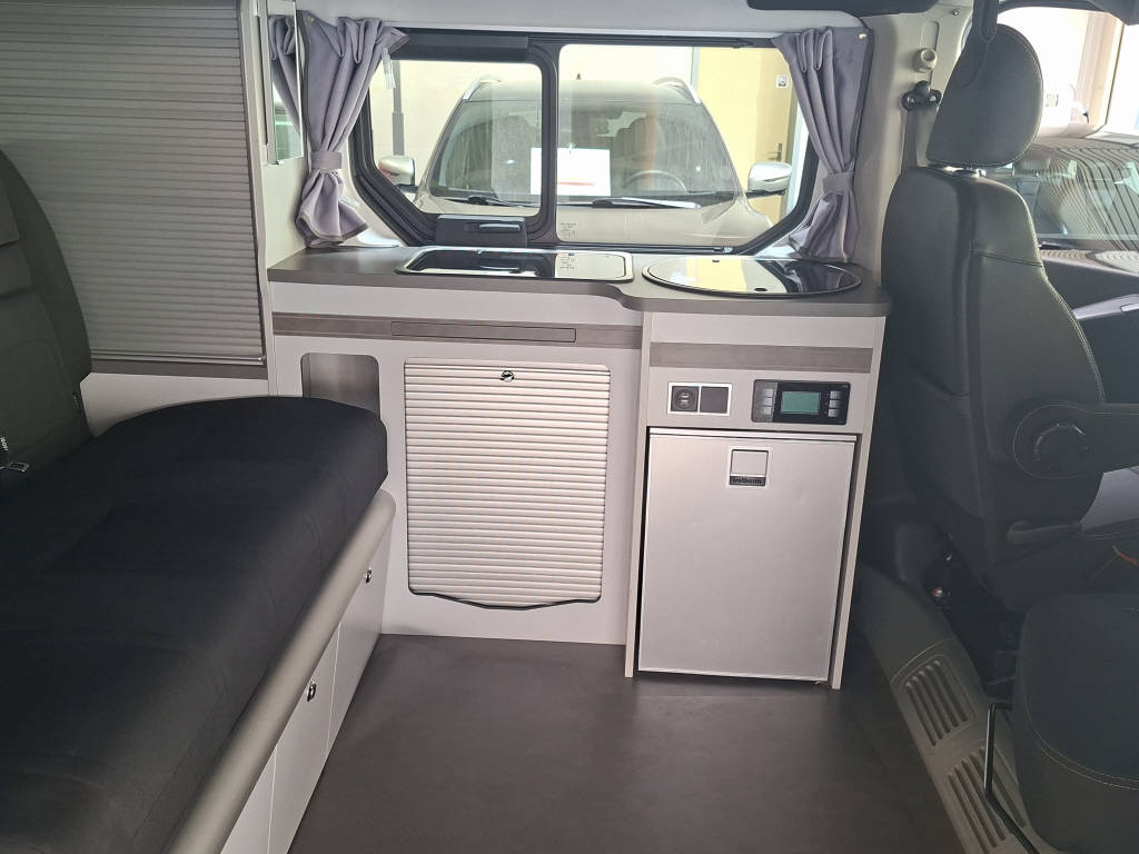 RENAULT Trafic Grand Spacenomad 2.0 dCi Blue 170-image-5
