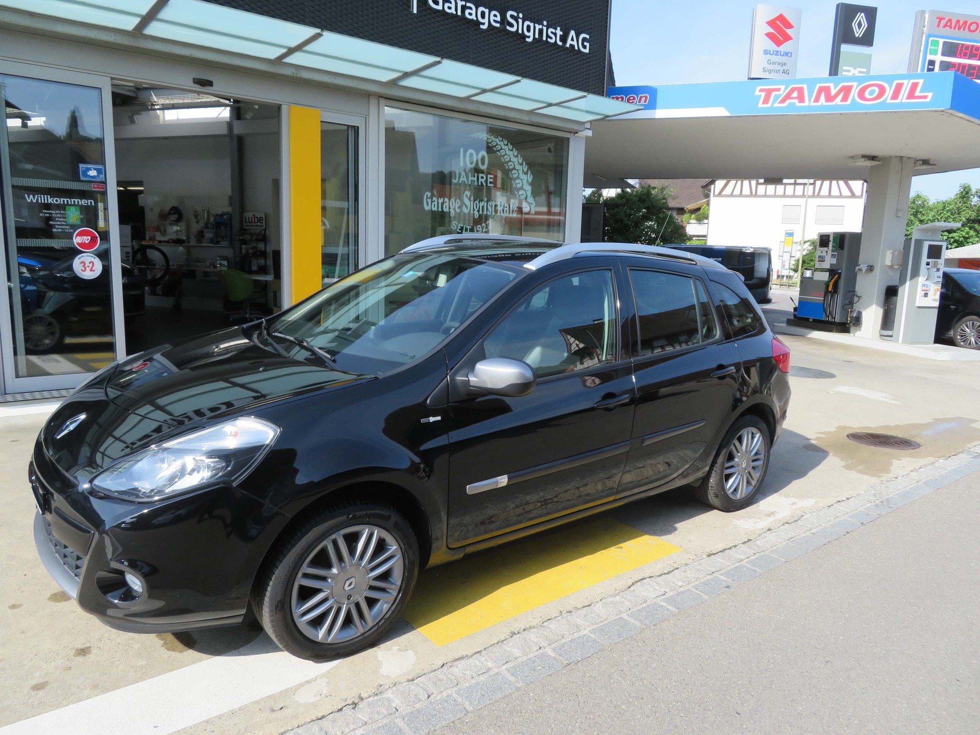 RENAULT Clio Grandtour 1.2 TCe 100 Night&Day-showroom-element-1