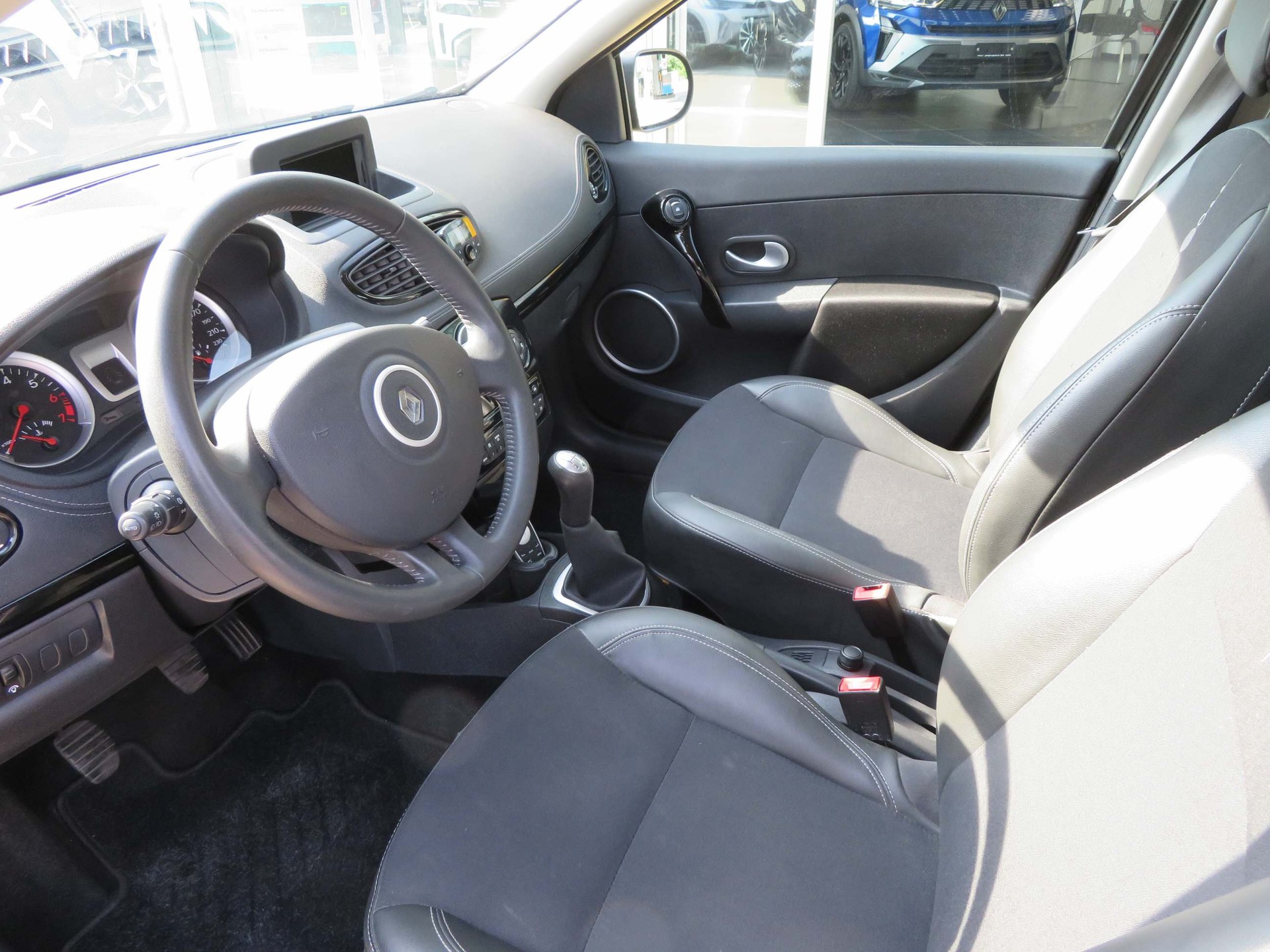 RENAULT Clio Grandtour 1.2 TCe 100 Night&Day-image-8