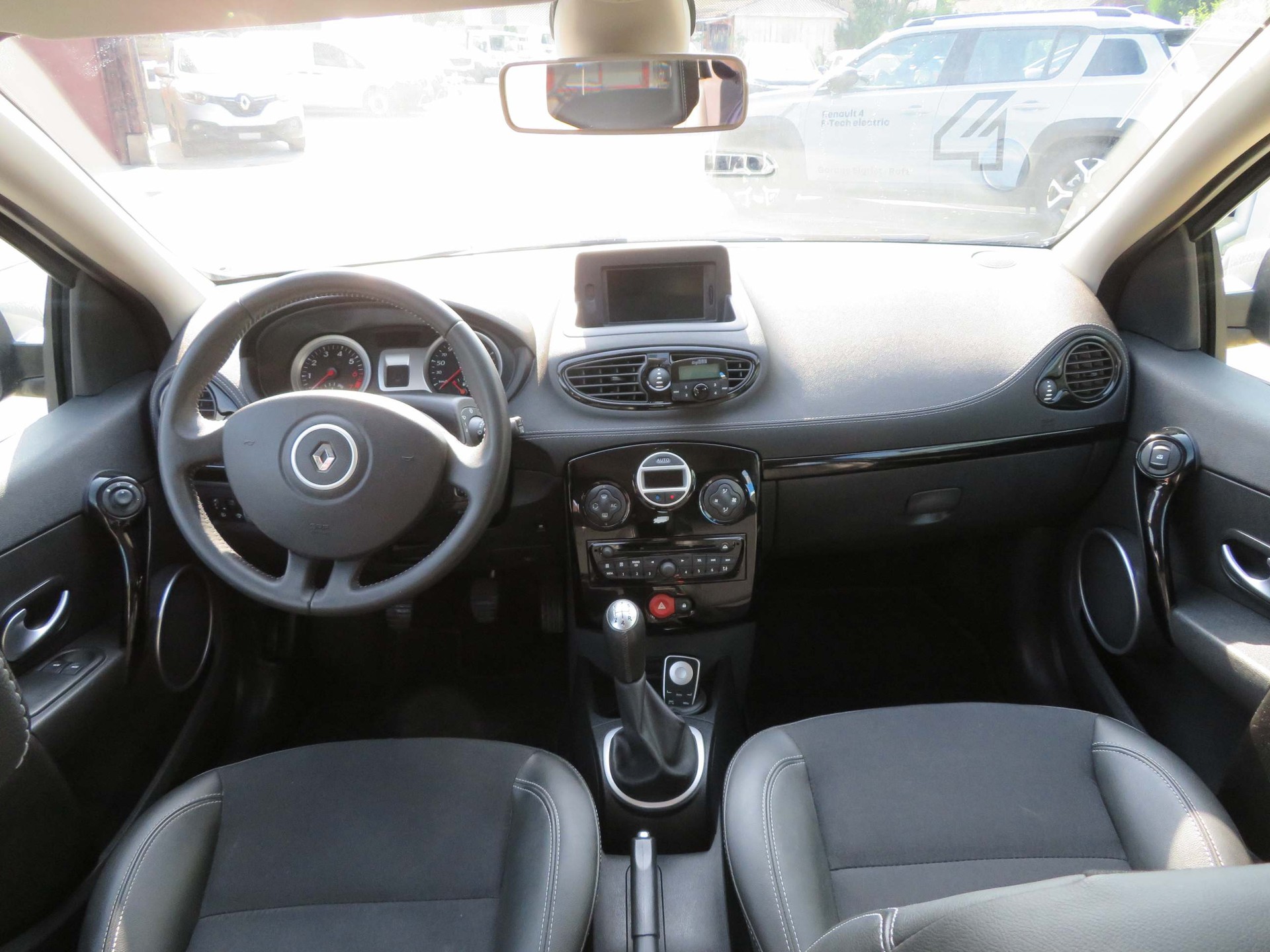 RENAULT Clio Grandtour 1.2 TCe 100 Night&Day-image-9
