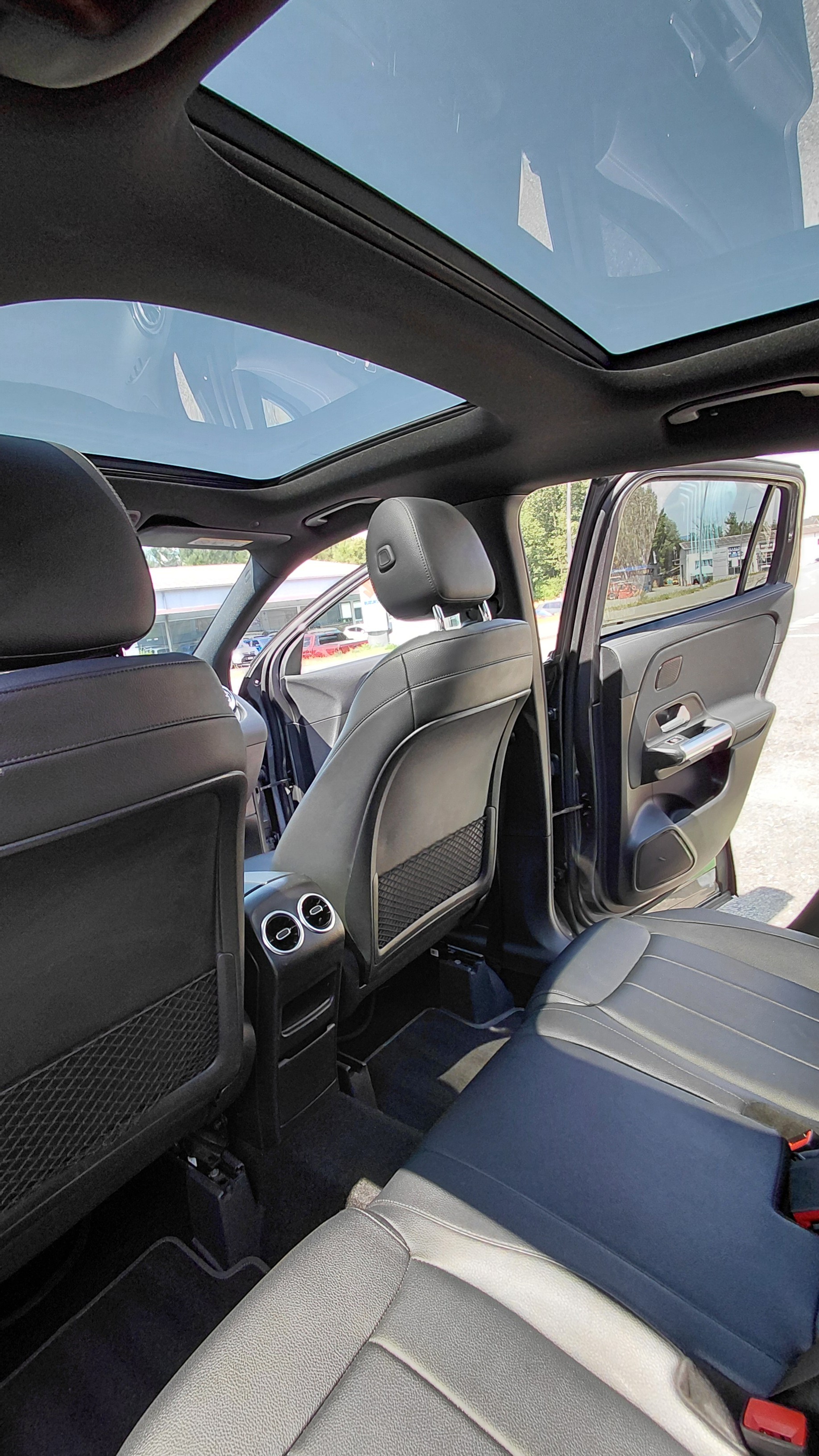 MERCEDES-BENZ GLA 250 Progressive 4matic-image-5
