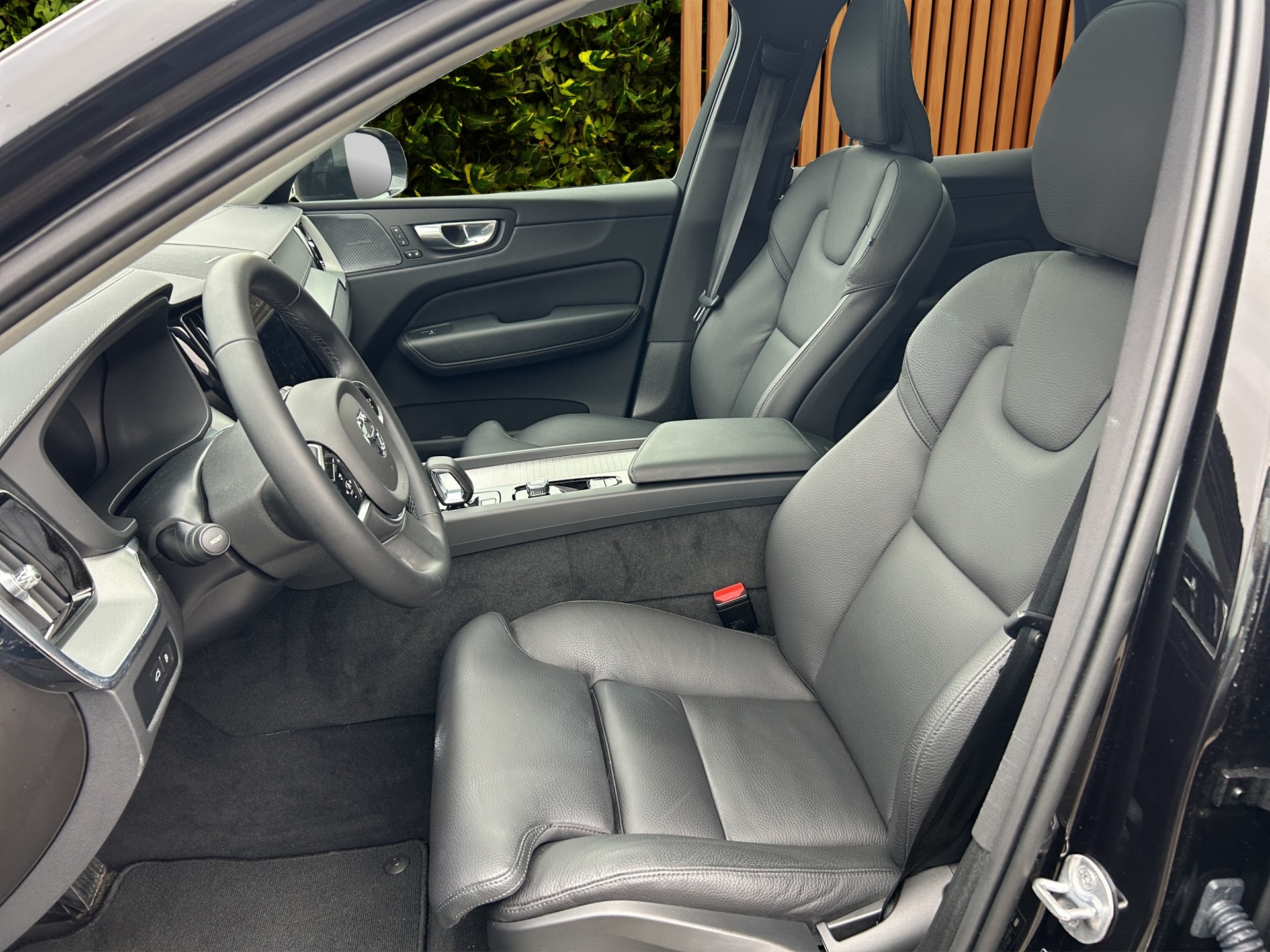 VOLVO XC60 2.0 T6 TE Xcentric eAWD-image-8