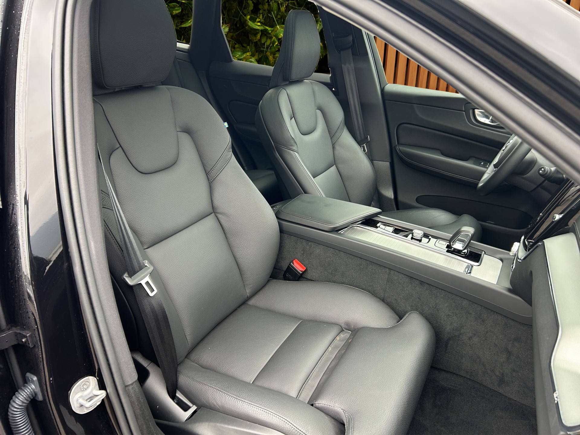 VOLVO XC60 2.0 T6 TE Xcentric eAWD-image-16