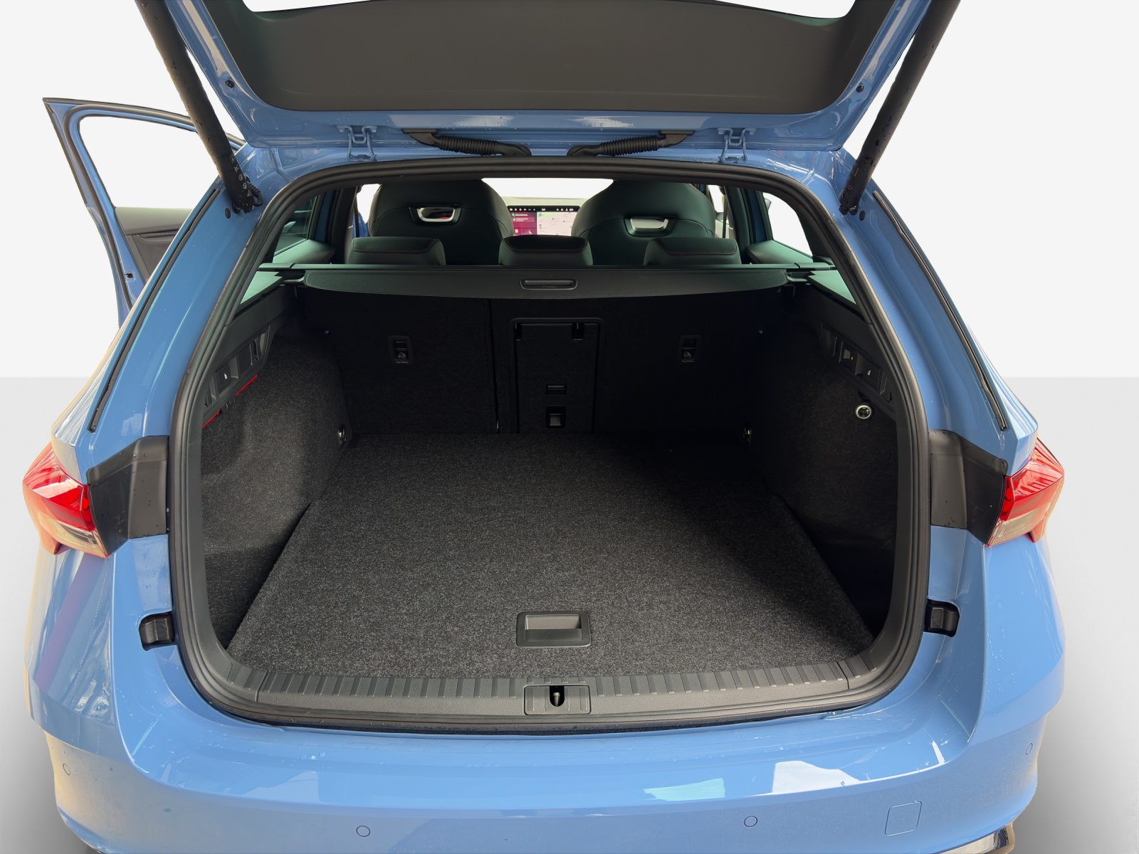 SKODA Octavia Combi 2.0 TSI DSG RS 30 Years Edition-image-12