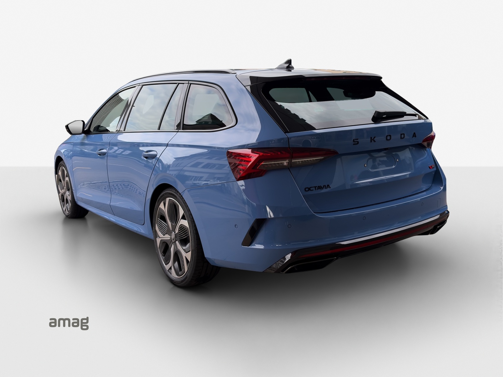 SKODA Octavia Combi 2.0 TSI DSG RS 30 Years Edition-image-2