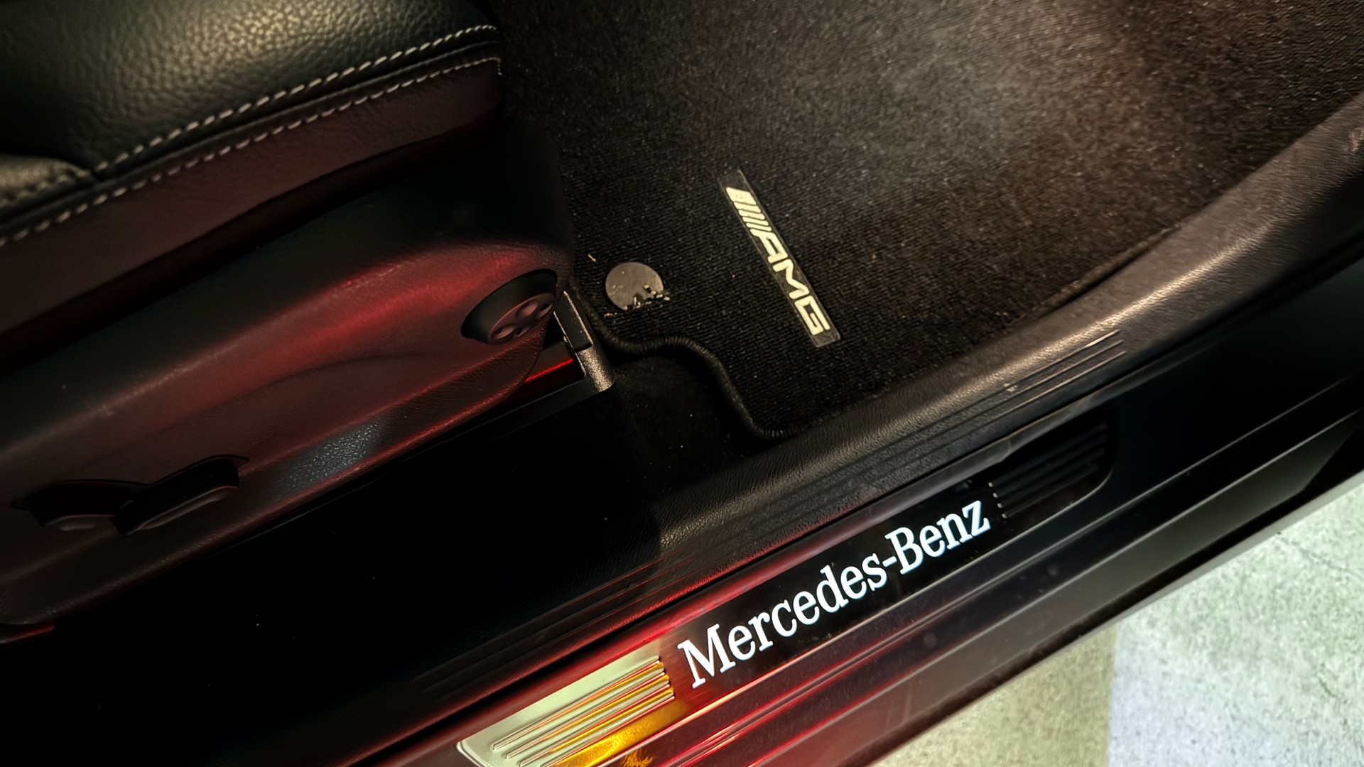 MERCEDES-BENZ GLC 250 d AMG Line 4m-image-4