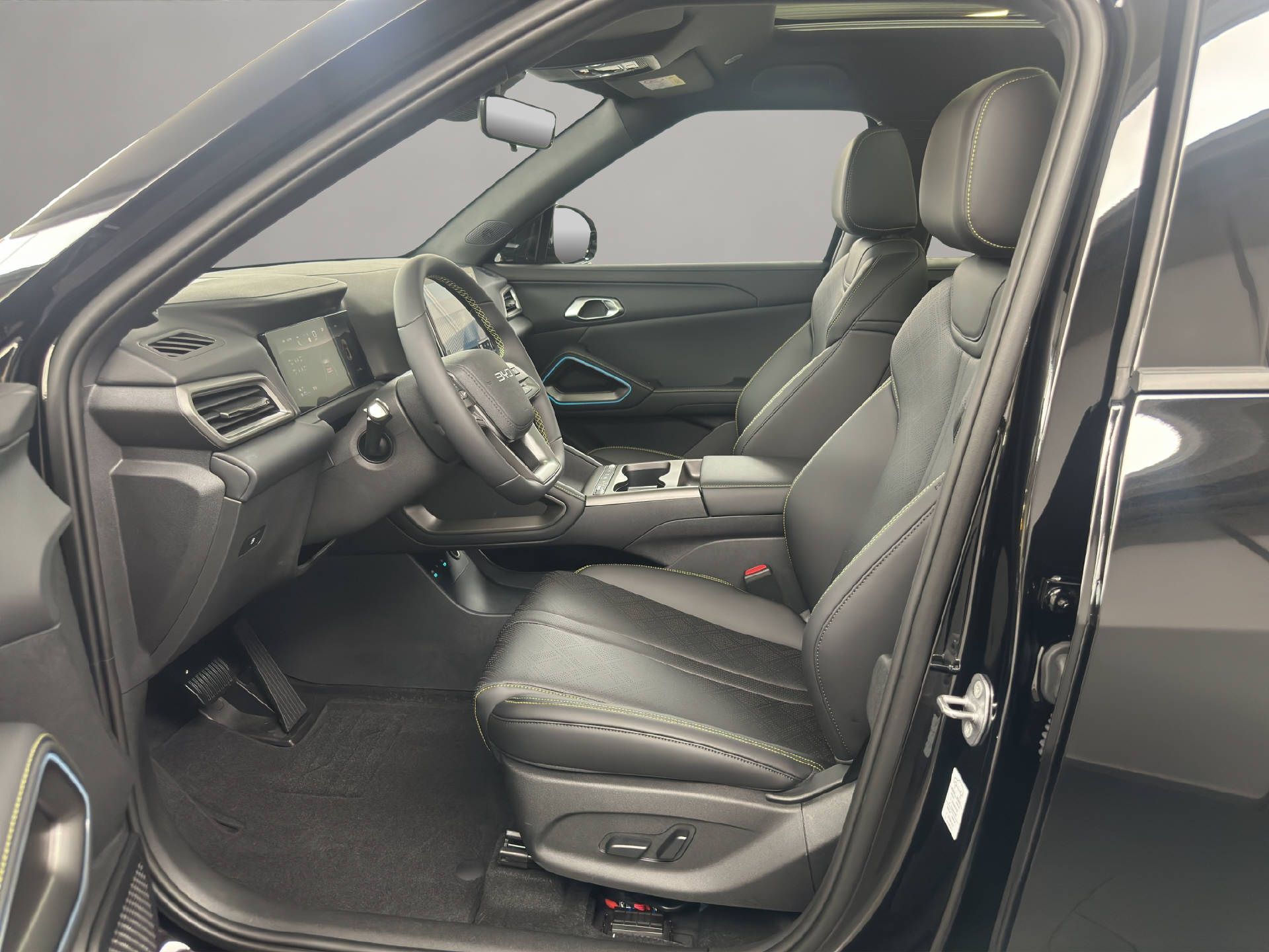 BYD Atto 2 DM-i Boost 212 PS-image-12
