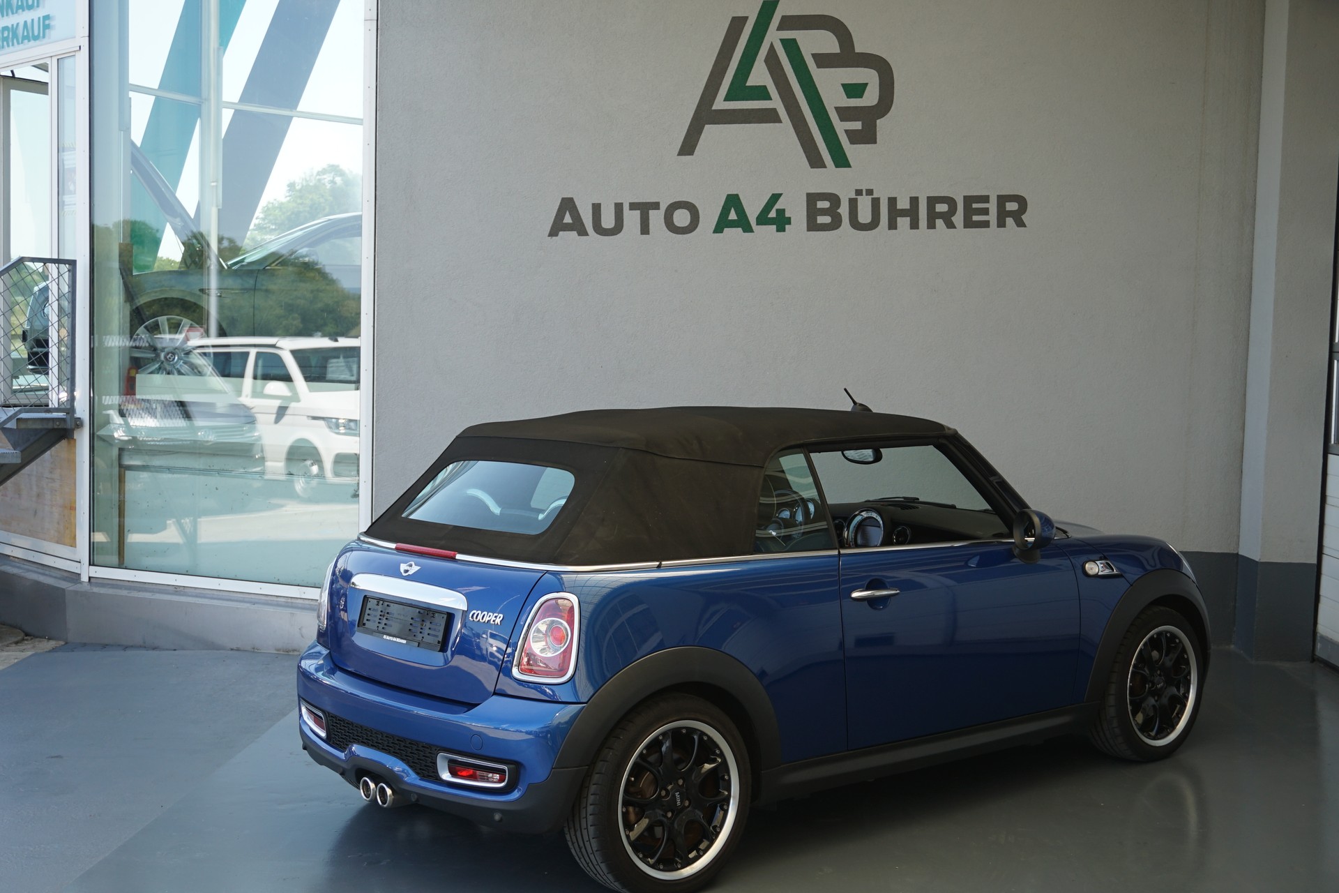 MINI Cooper SD Cabriolet-image-11