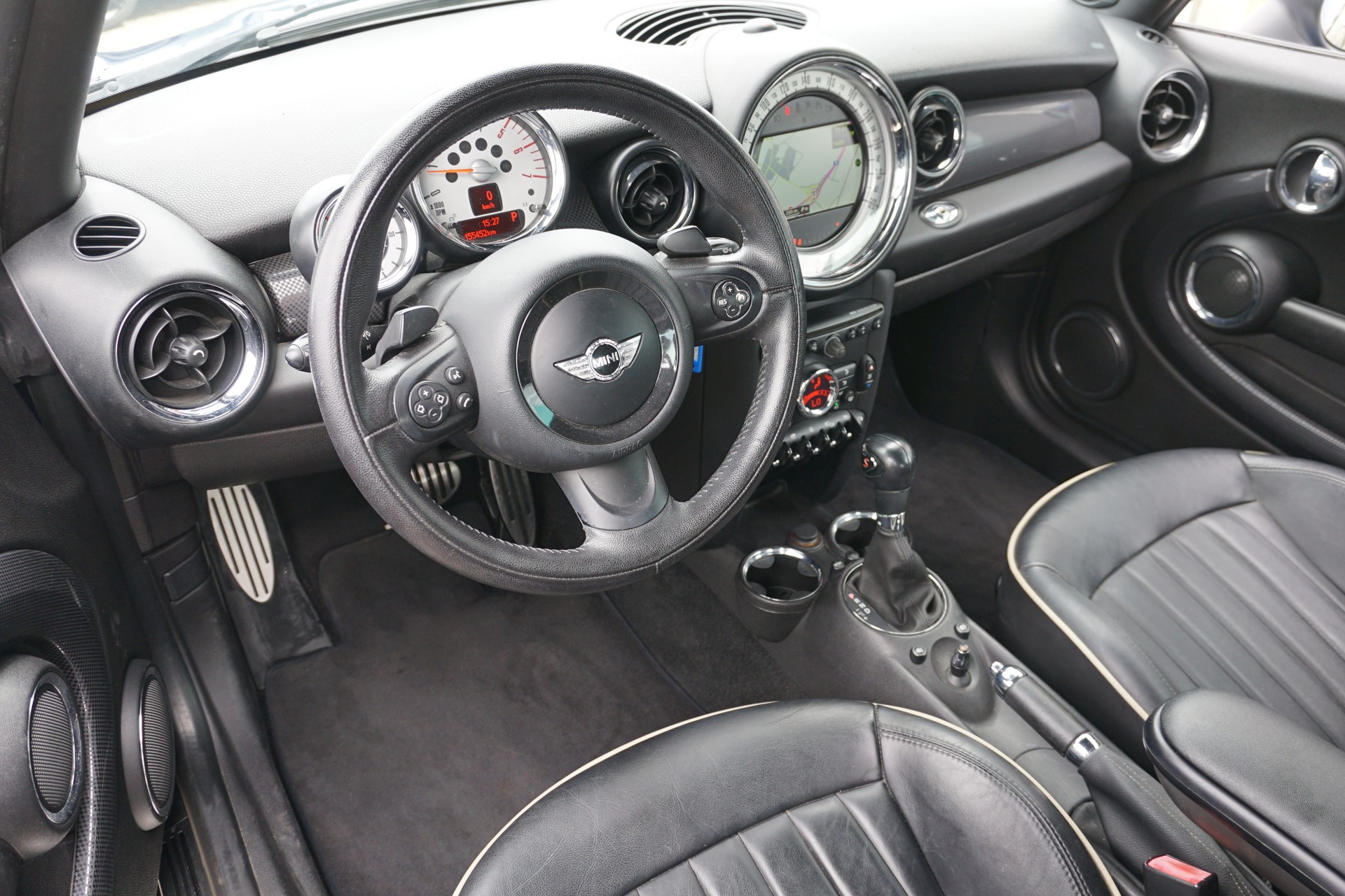 MINI Cooper SD Cabriolet-image-21