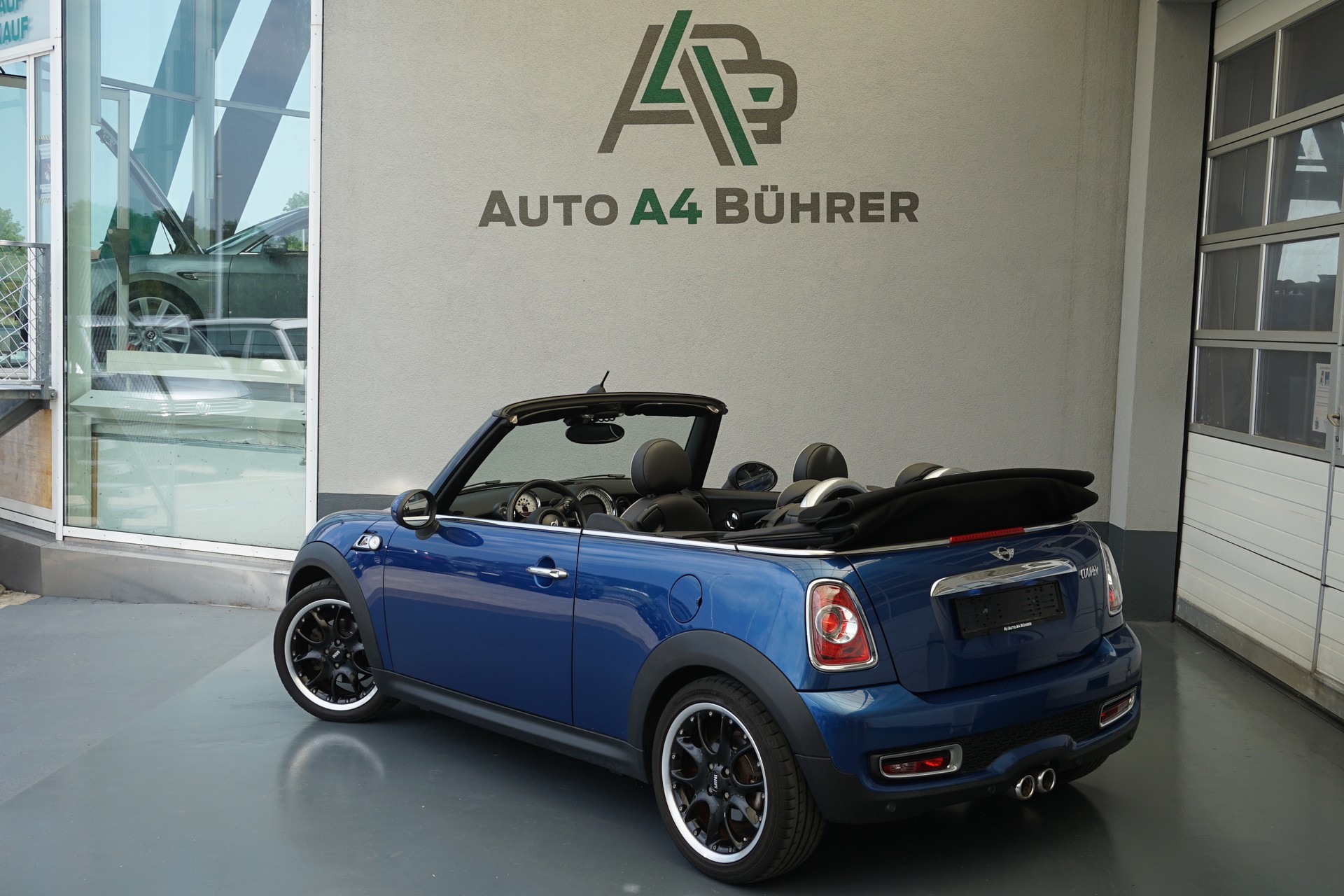 MINI Cooper SD Cabriolet-image-10