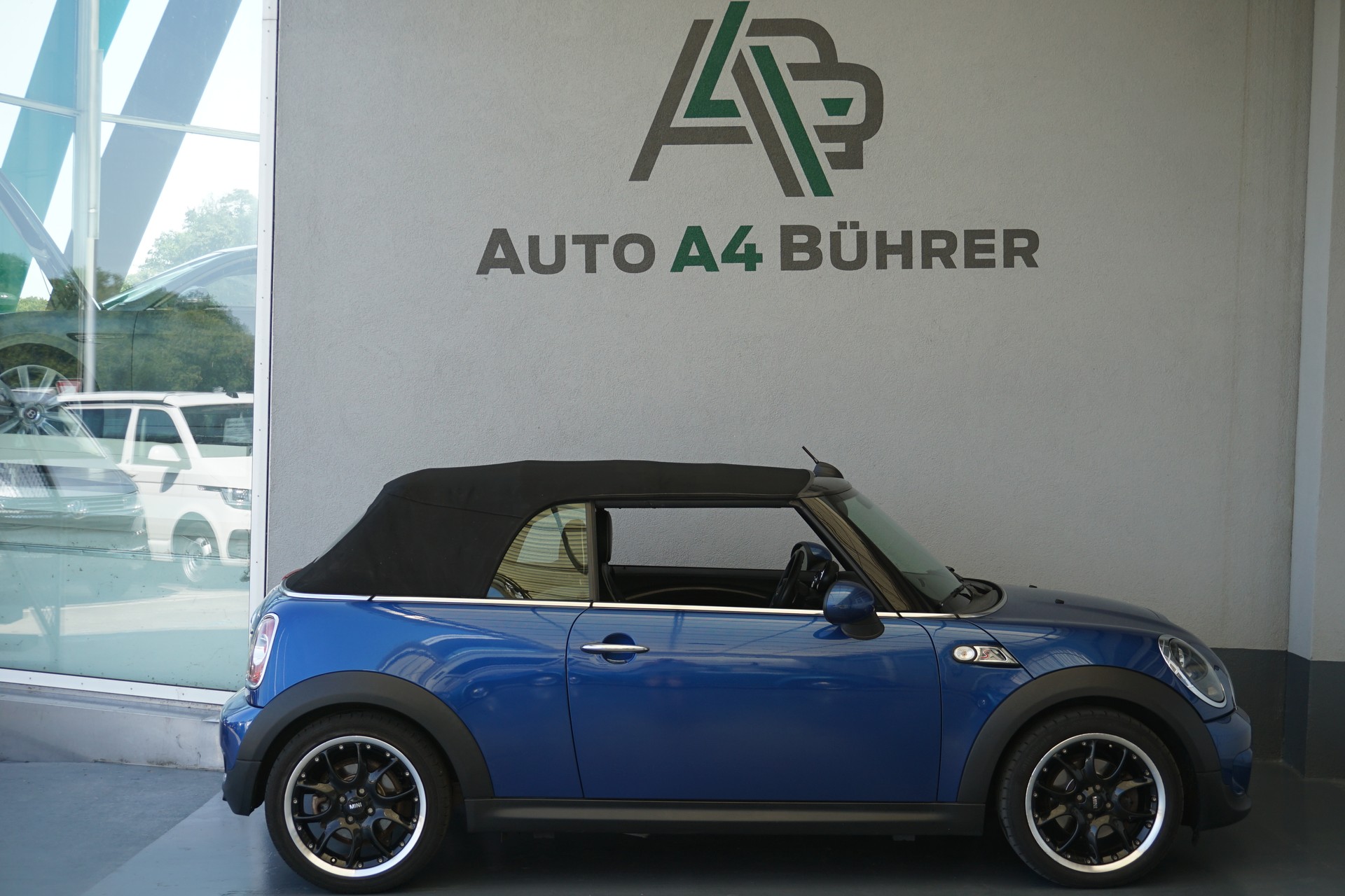 MINI Cooper SD Cabriolet-image-6