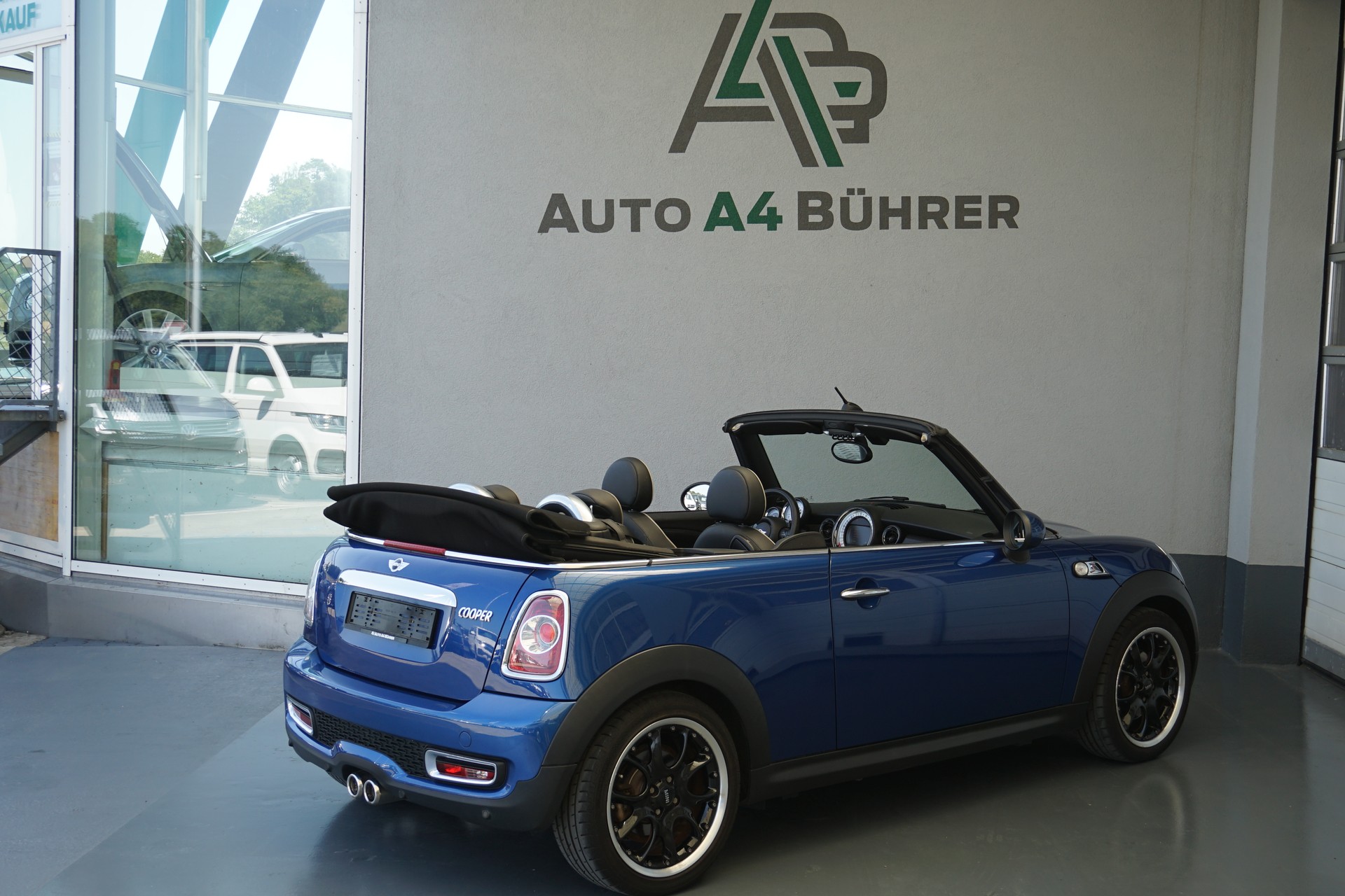 MINI Cooper SD Cabriolet-image-12