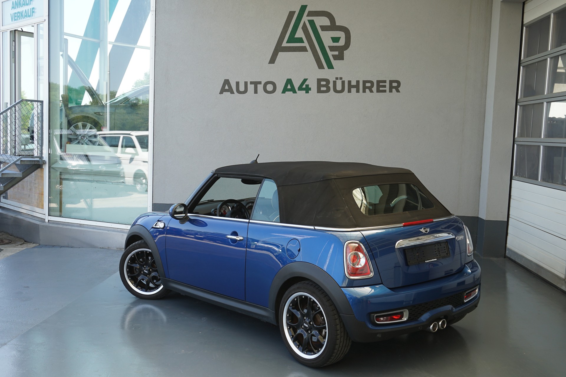 MINI Cooper SD Cabriolet-image-8