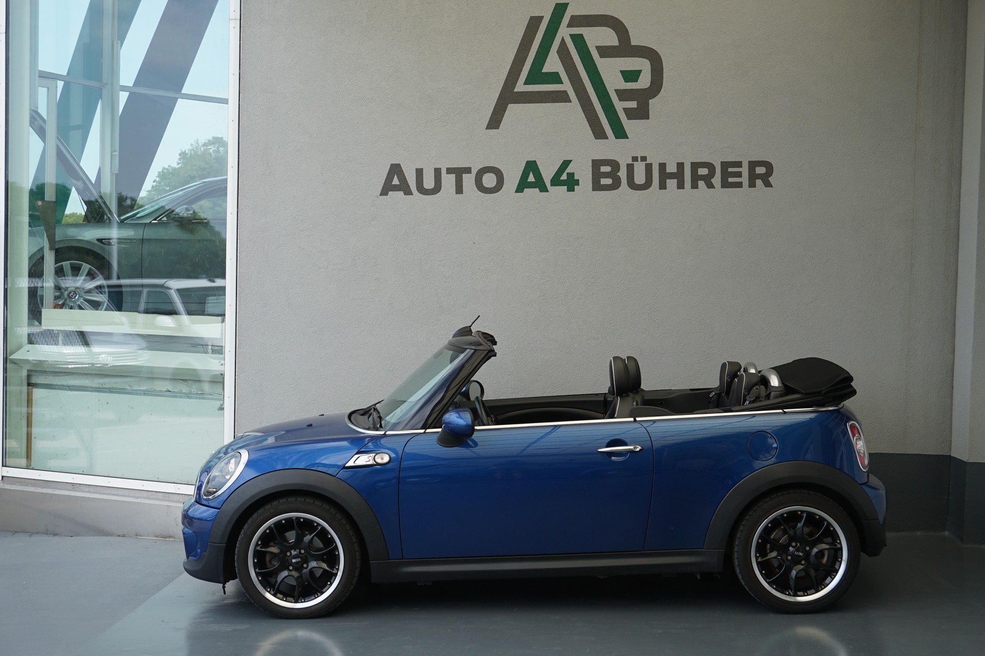 MINI Cooper SD Cabriolet-image-1