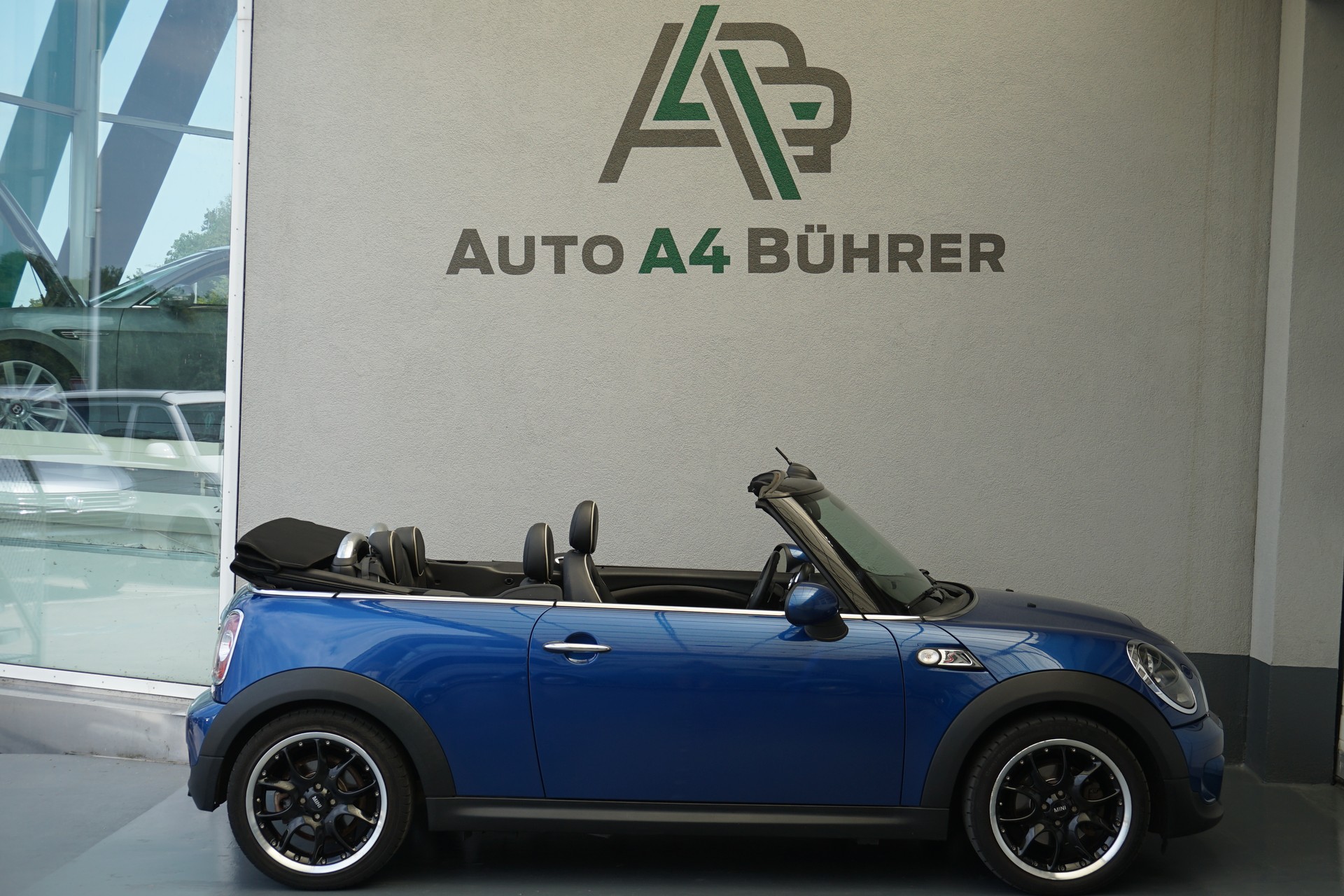 MINI Cooper SD Cabriolet-image-7