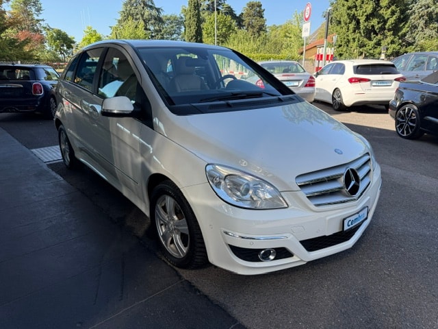 MERCEDES-BENZ B 200 Autotronic-image-0