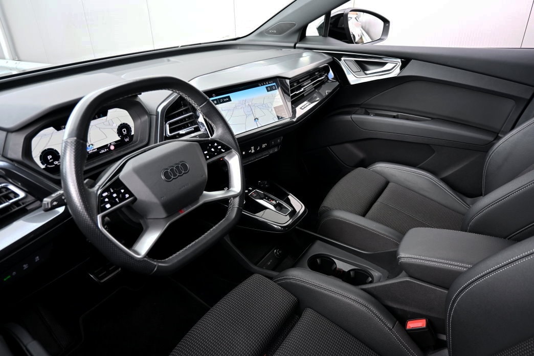 AUDI Q4 Sportback e-tron 35 S Line-image-8