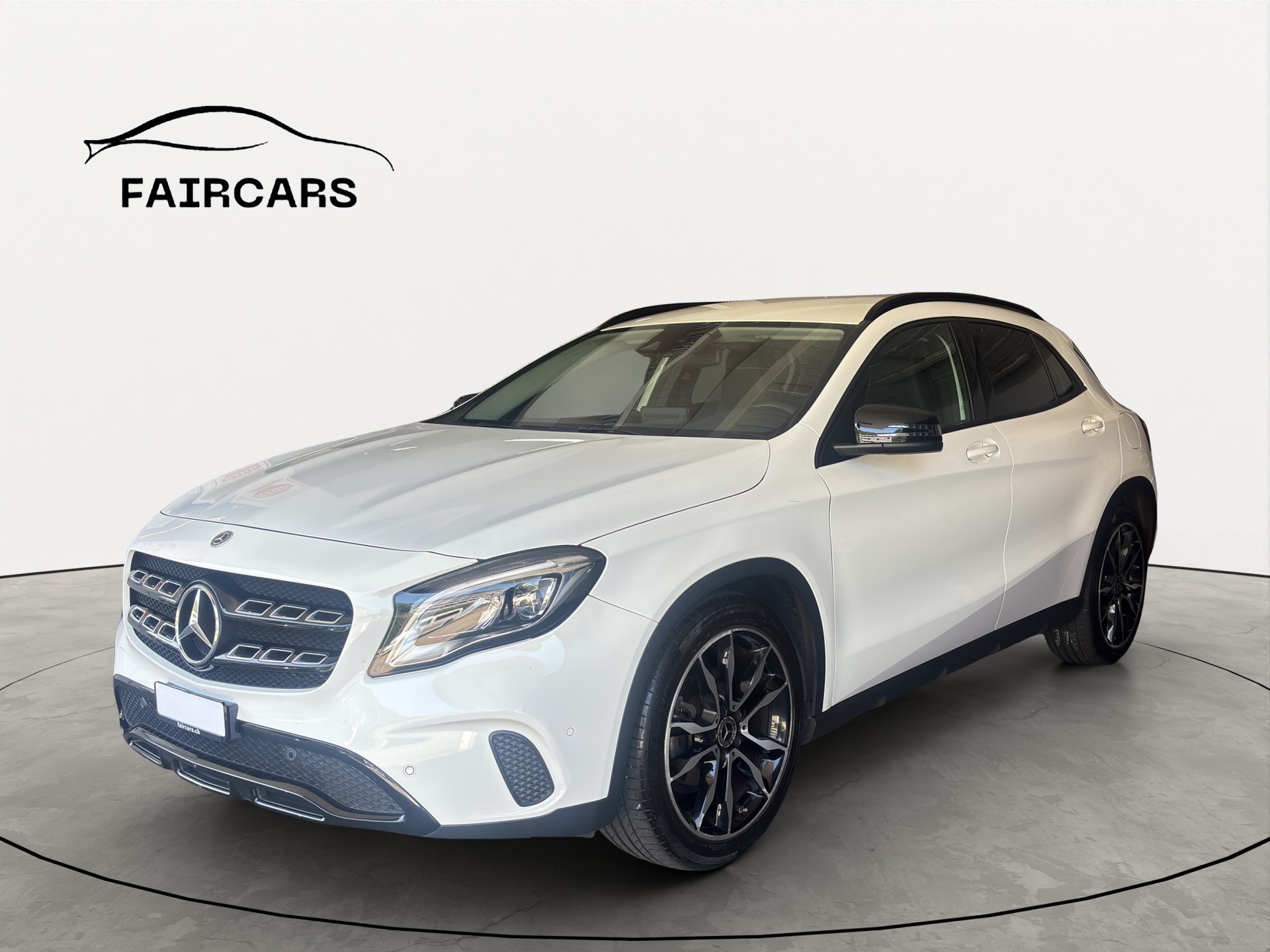 MERCEDES-BENZ GLA 200 Night Star 7G-DCT-image-1