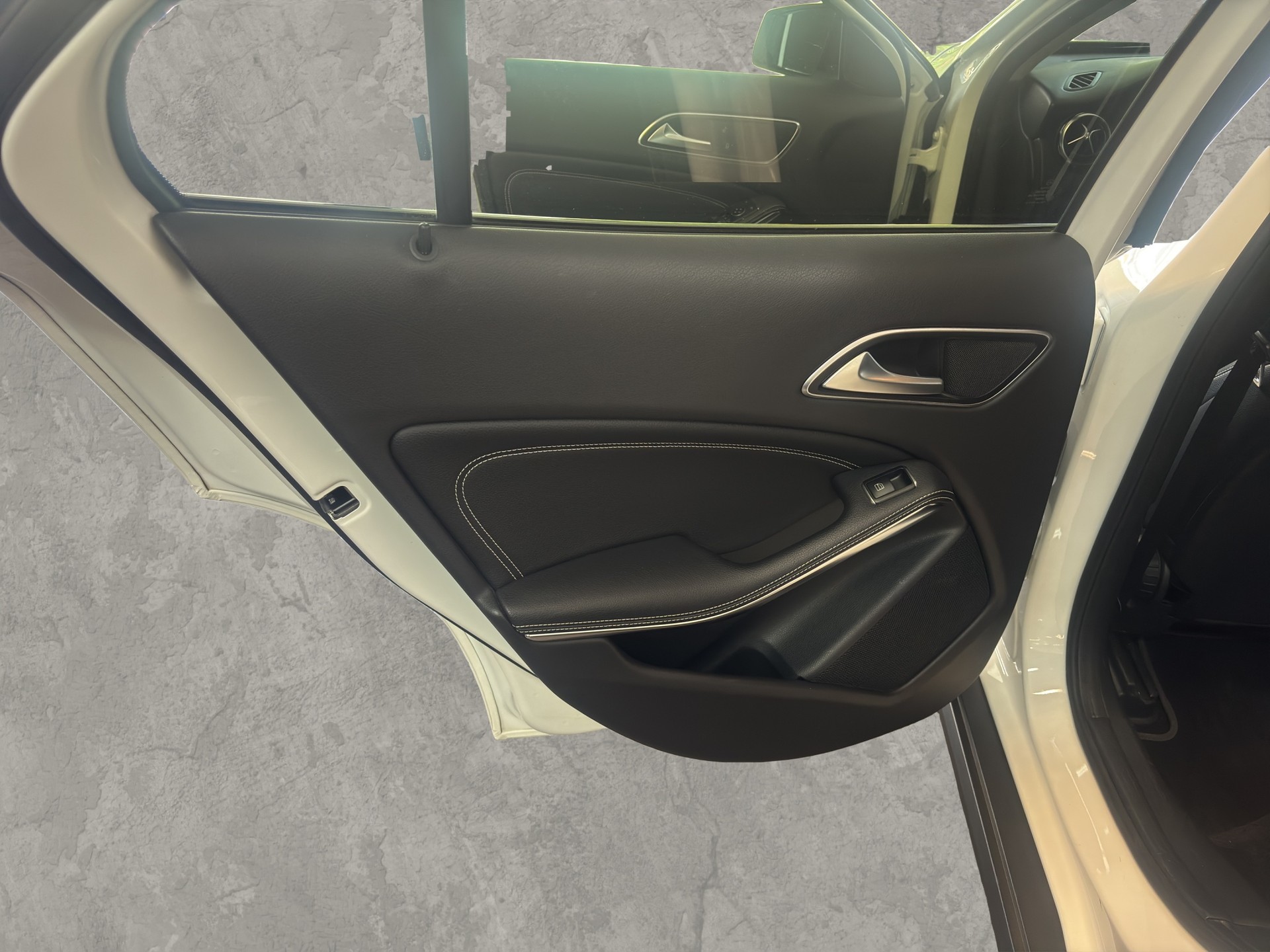 MERCEDES-BENZ GLA 200 Night Star 7G-DCT-image-18