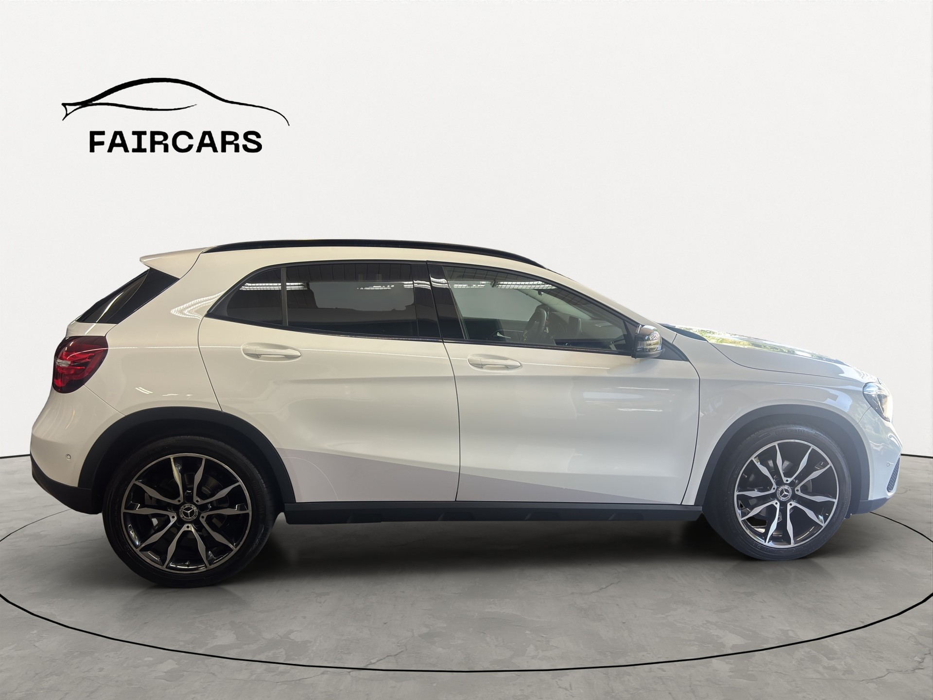 MERCEDES-BENZ GLA 200 Night Star 7G-DCT-image-6