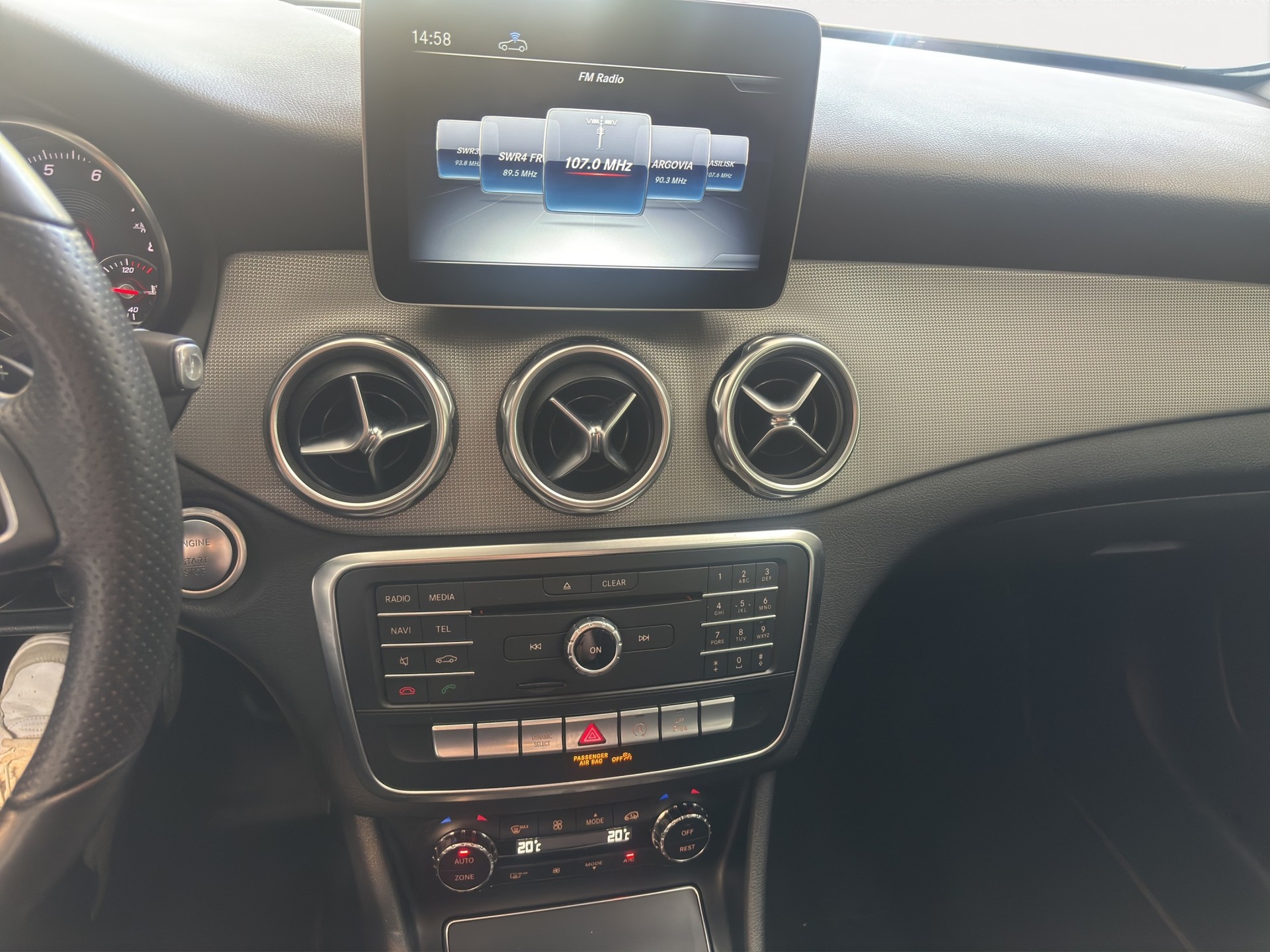 MERCEDES-BENZ GLA 200 Night Star 7G-DCT-image-14
