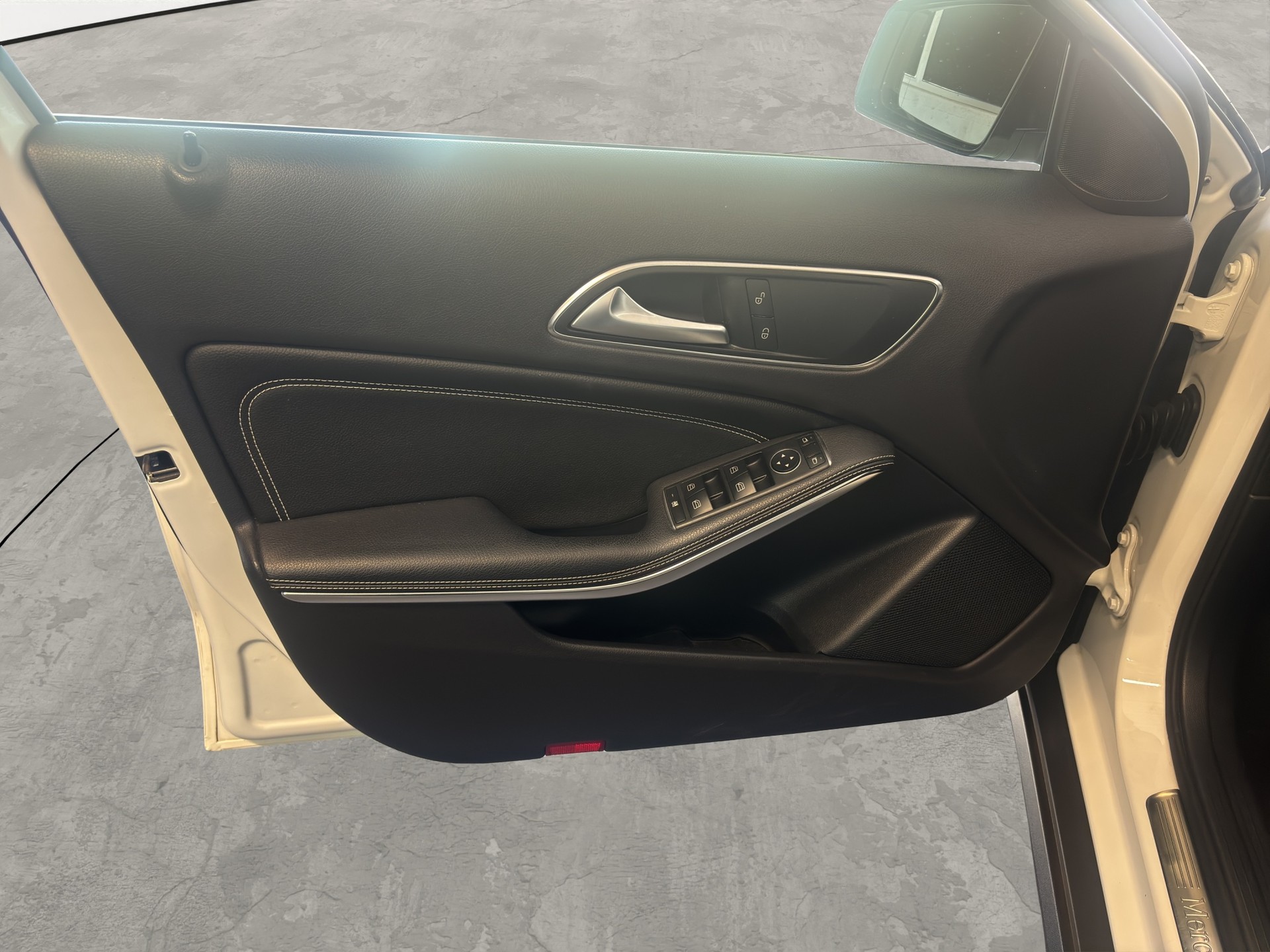 MERCEDES-BENZ GLA 200 Night Star 7G-DCT-image-10