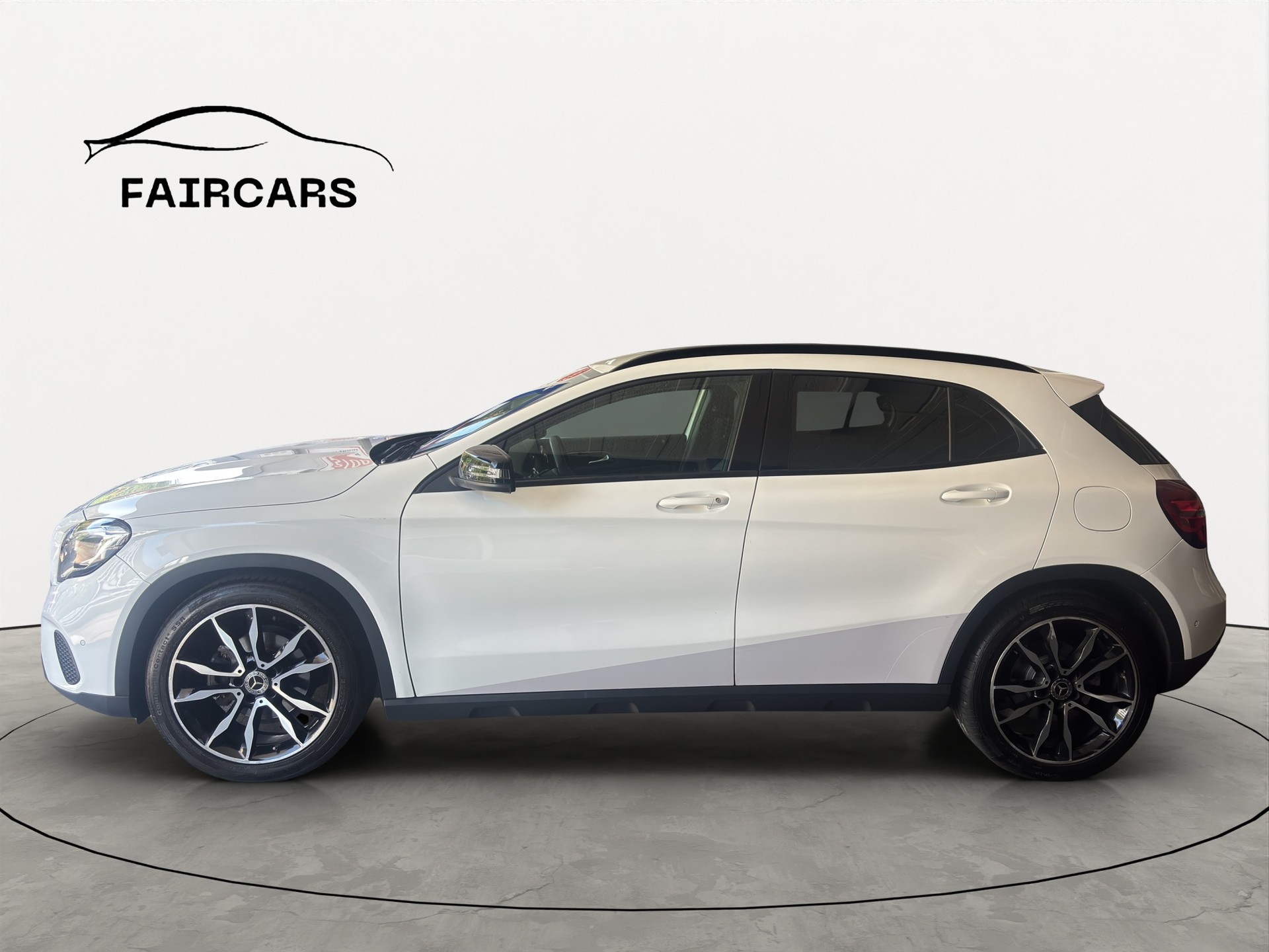 MERCEDES-BENZ GLA 200 Night Star 7G-DCT-image-2