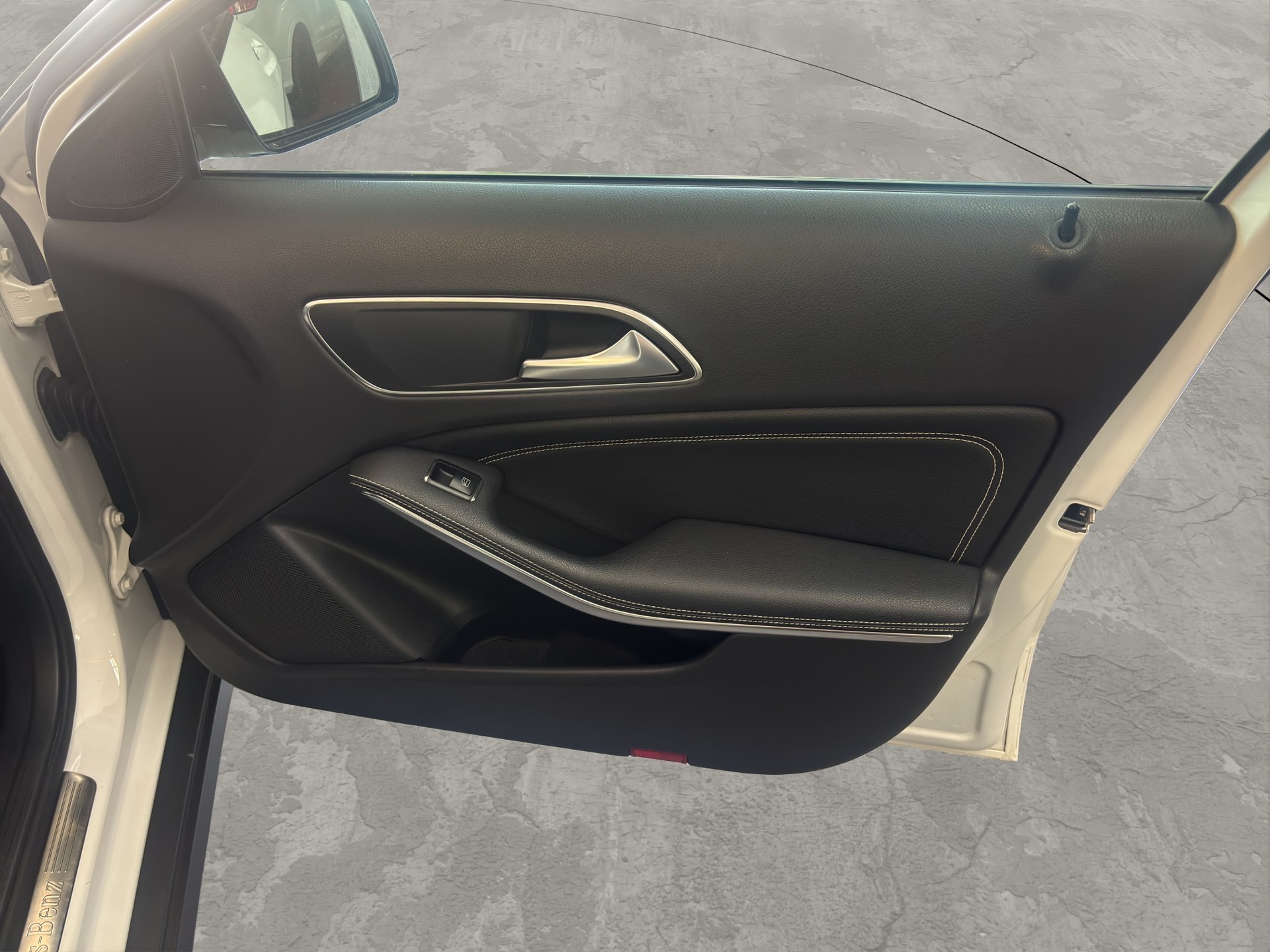 MERCEDES-BENZ GLA 200 Night Star 7G-DCT-image-15