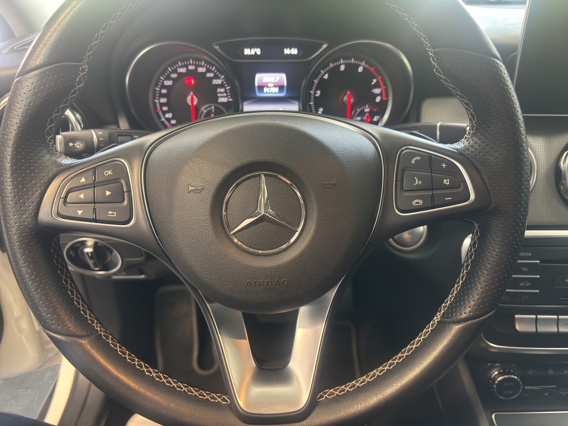 MERCEDES-BENZ GLA 200 Night Star 7G-DCT-image-8