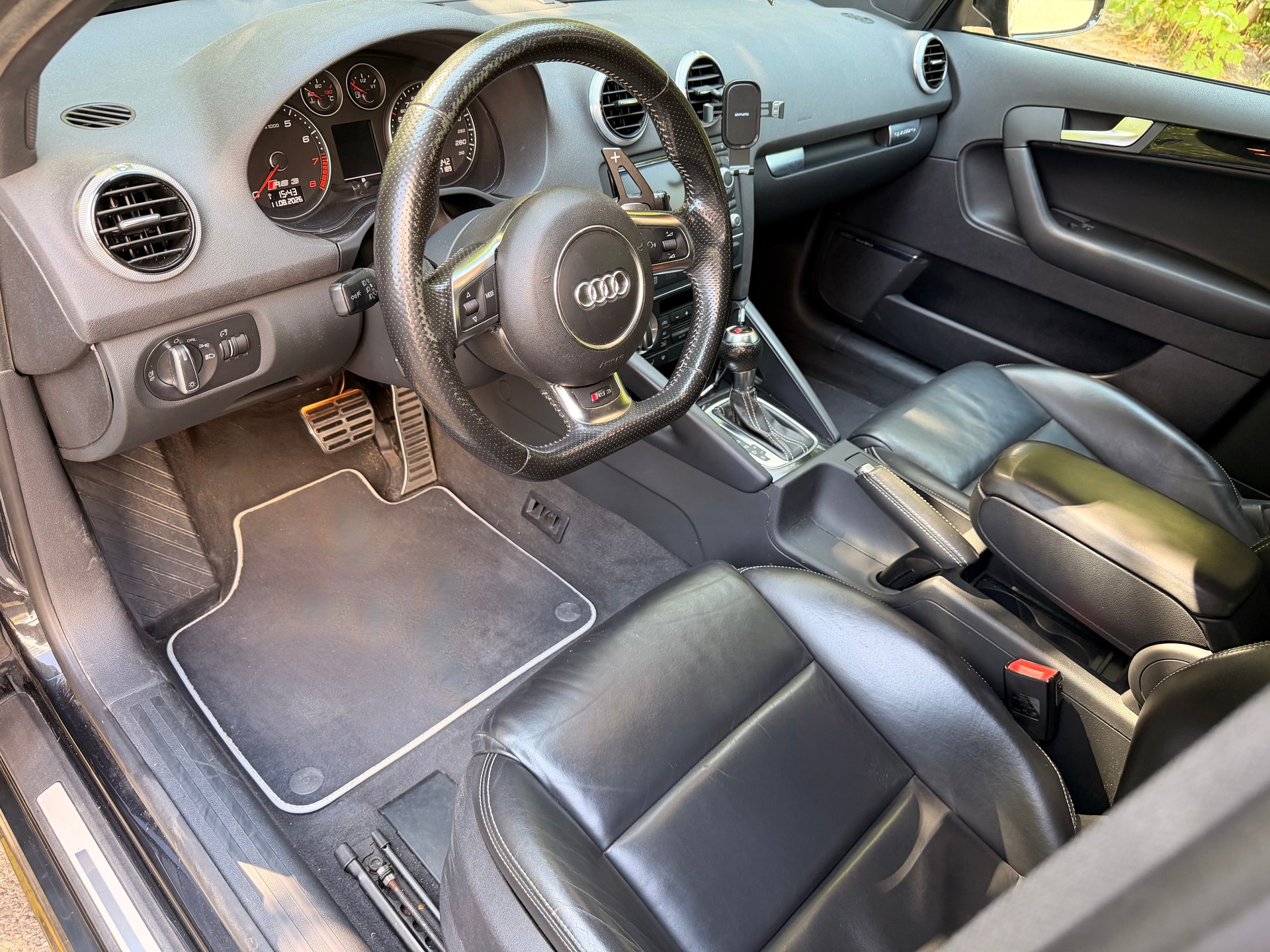 AUDI RS3 Sportback 2.5 TFSI quattro S-tronic-image-8