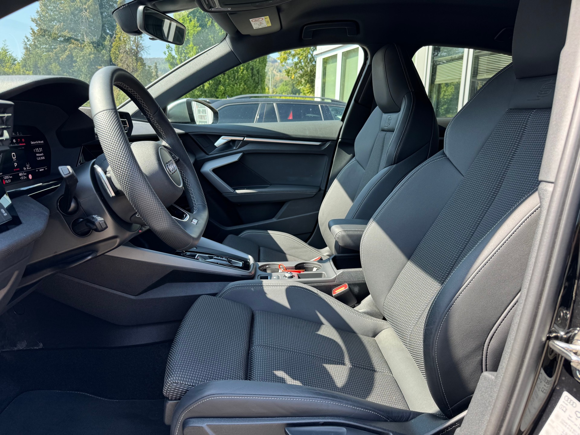 AUDI S3 Limousine *Performance Akrapovic* TFSI quattro S-tronic-image-14