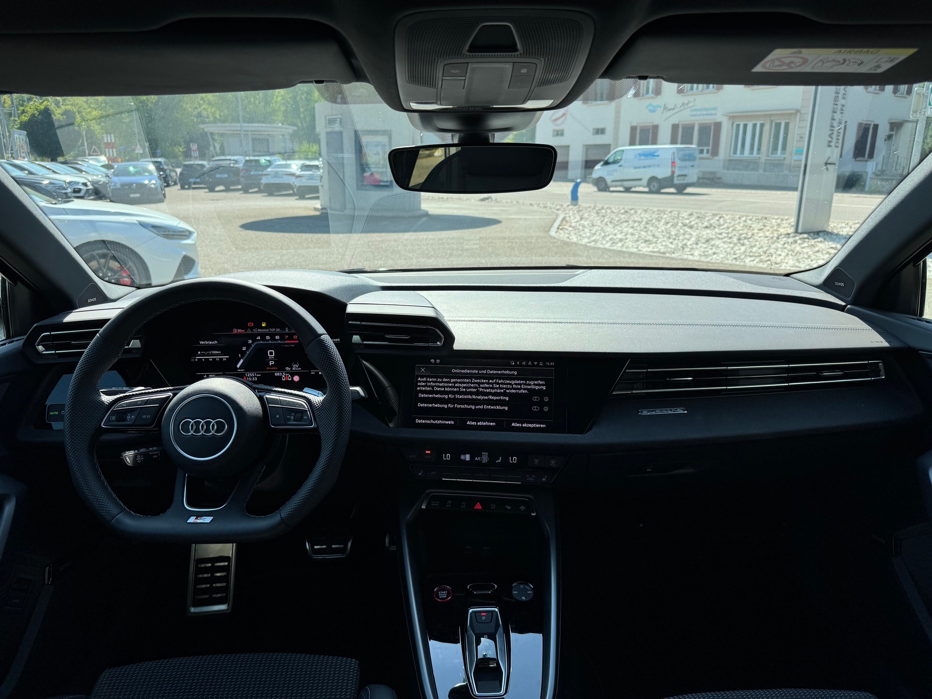 AUDI S3 Limousine *Performance Akrapovic* TFSI quattro S-tronic-image-19