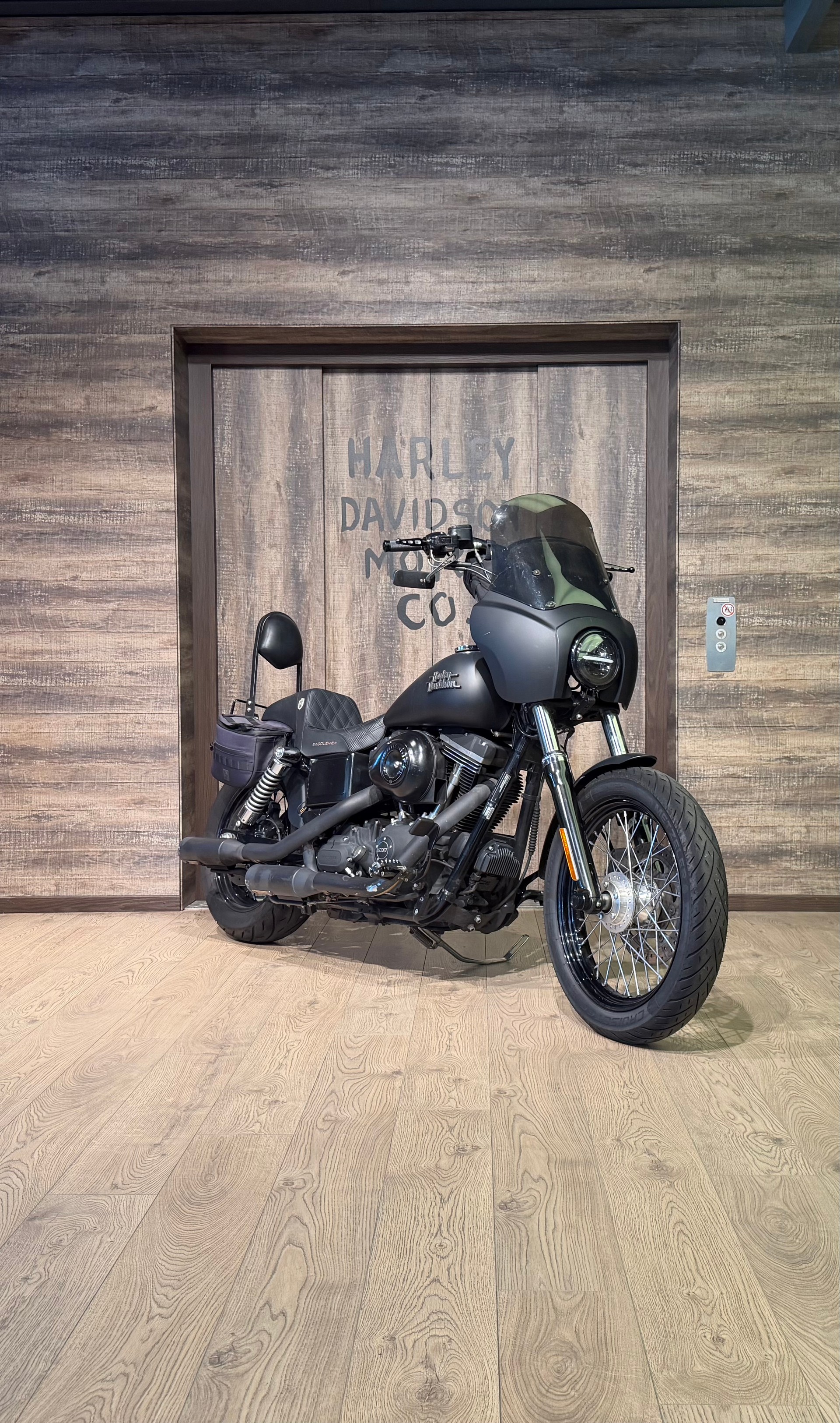 HARLEY-DAVIDSON FXDB Dyna Street Bob 103 ABS-showroom-element-1