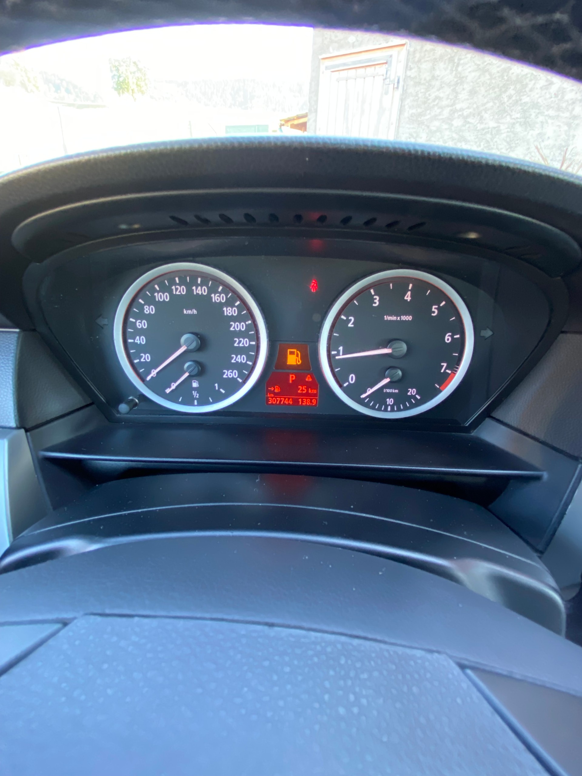 BMW 525i Touring-image-11