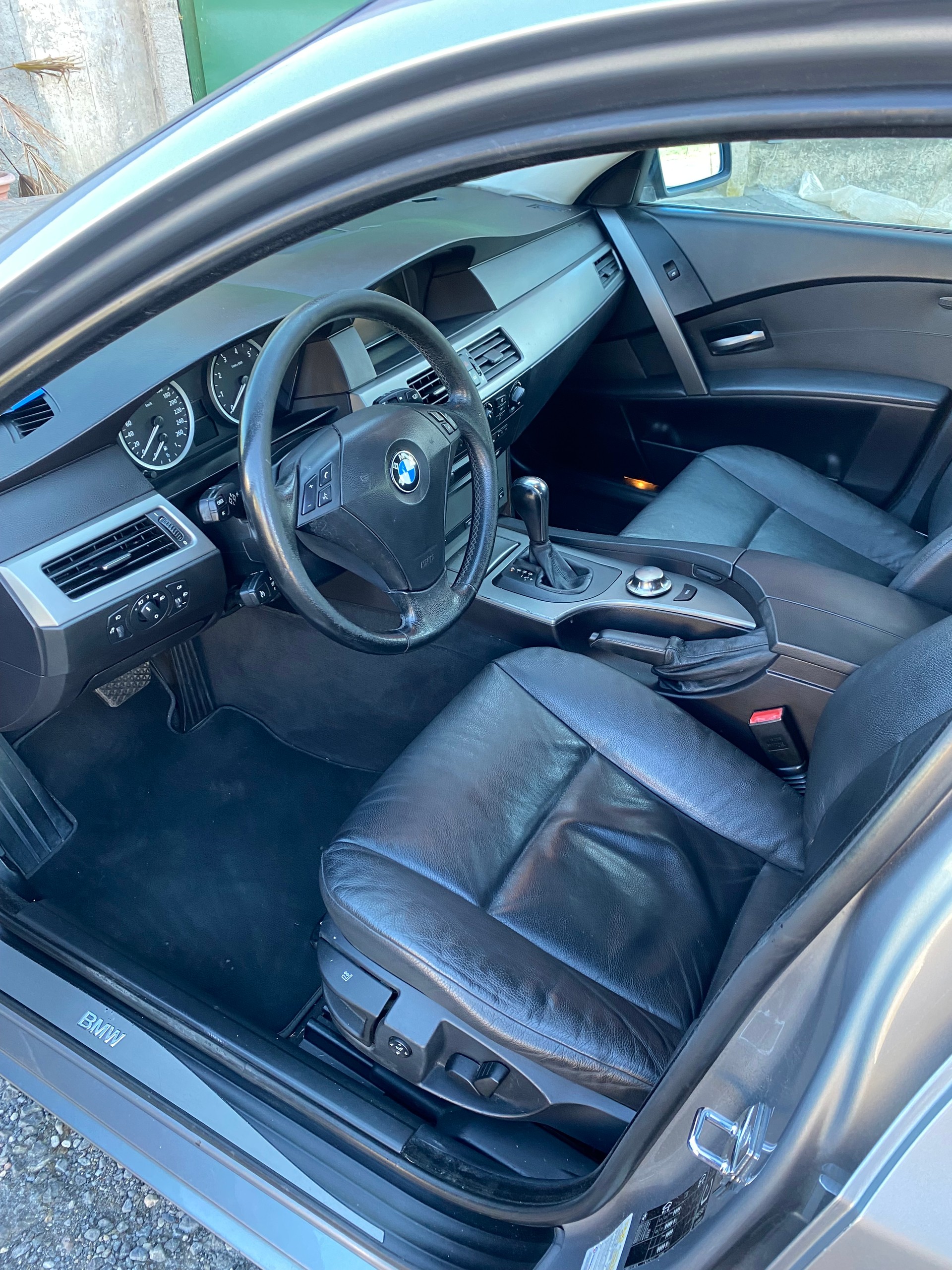 BMW 525i Touring-image-5