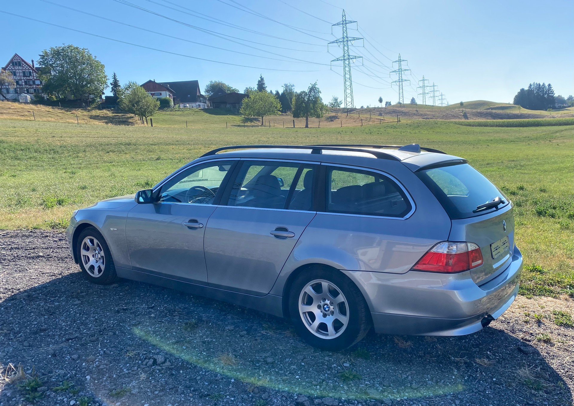 BMW 525i Touring-image-1
