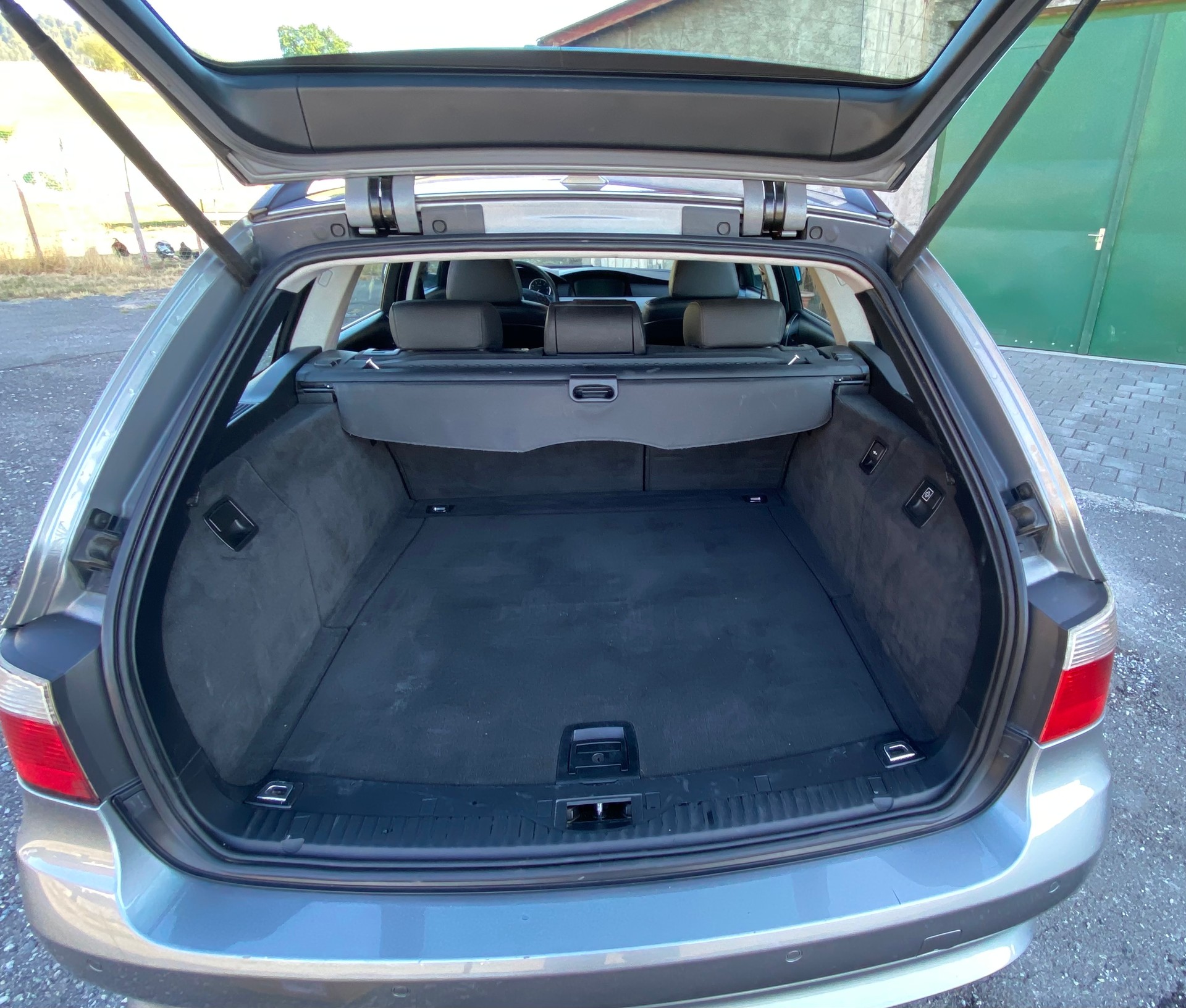 BMW 525i Touring-image-8