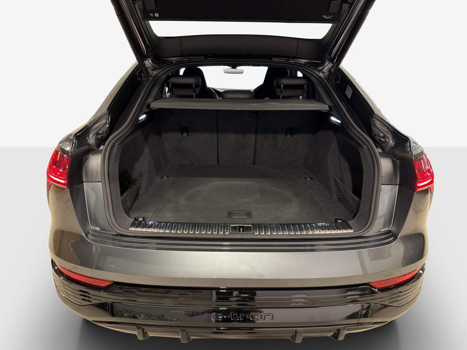AUDI Q8 Sportback 55 e-tron Black Edition quattro-image-12