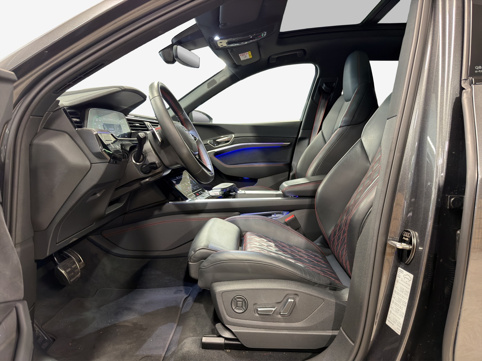AUDI Q8 Sportback 55 e-tron Black Edition quattro-image-7